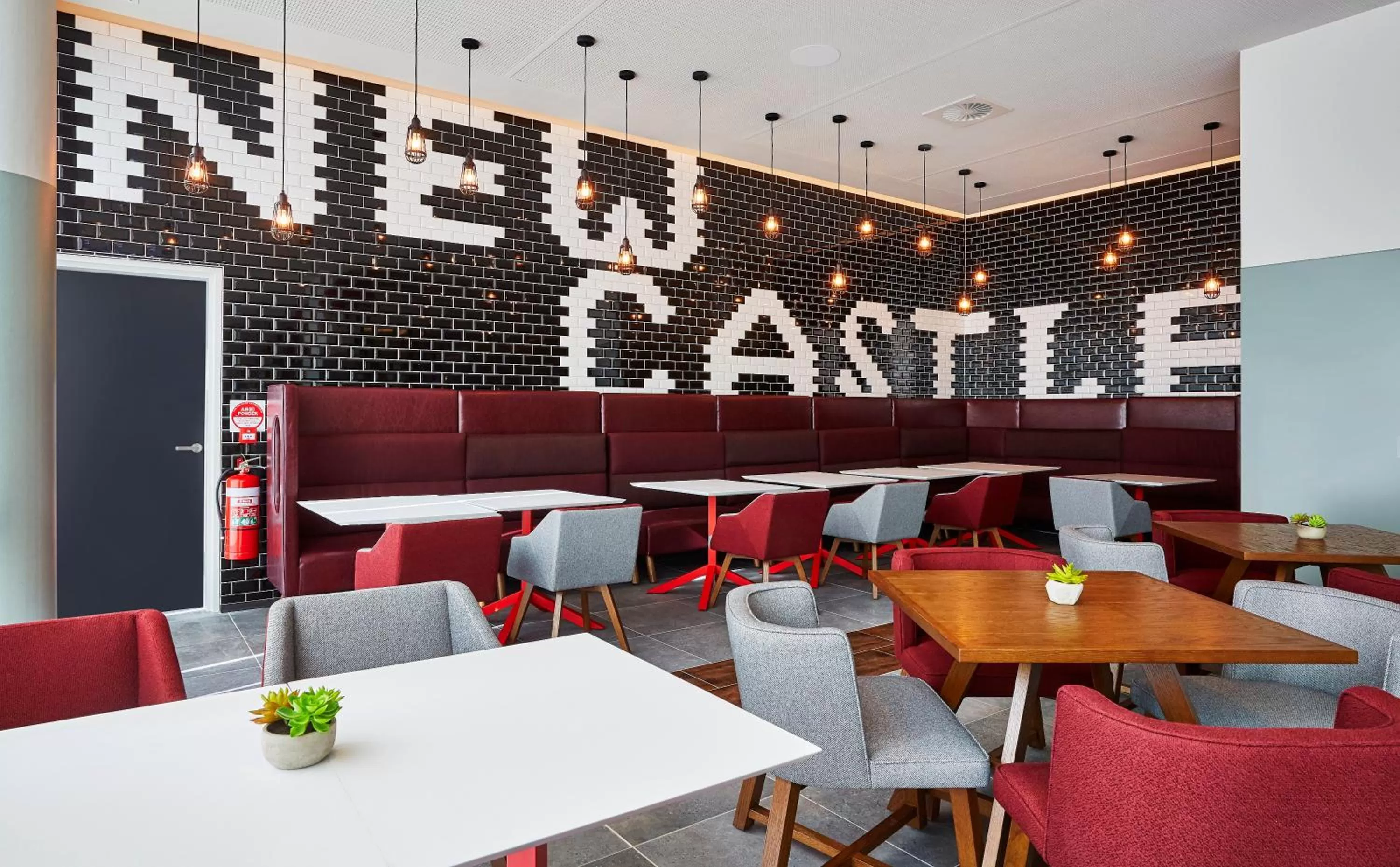 Restaurant/places to eat in Holiday Inn Express Newcastle by IHG