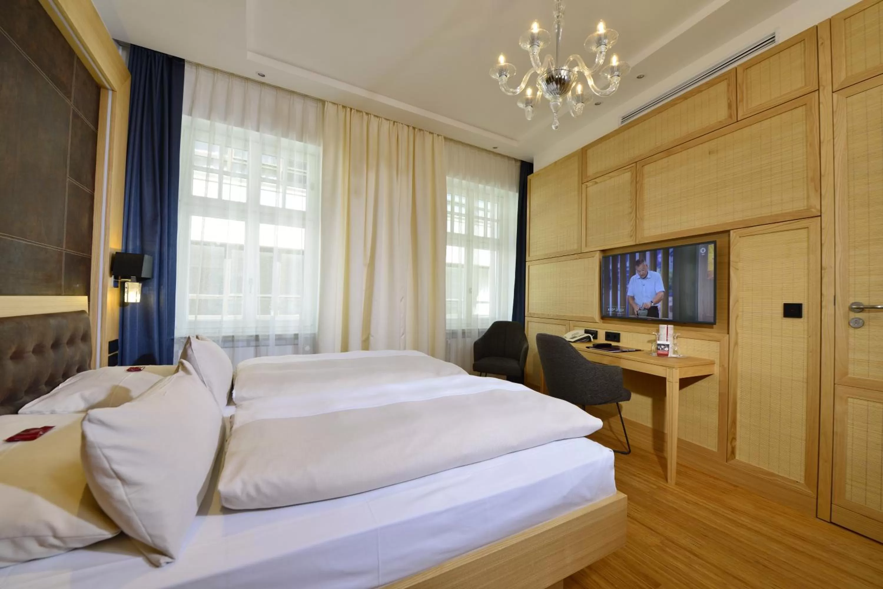 Photo of the whole room, Bed in Hotel Torbräu