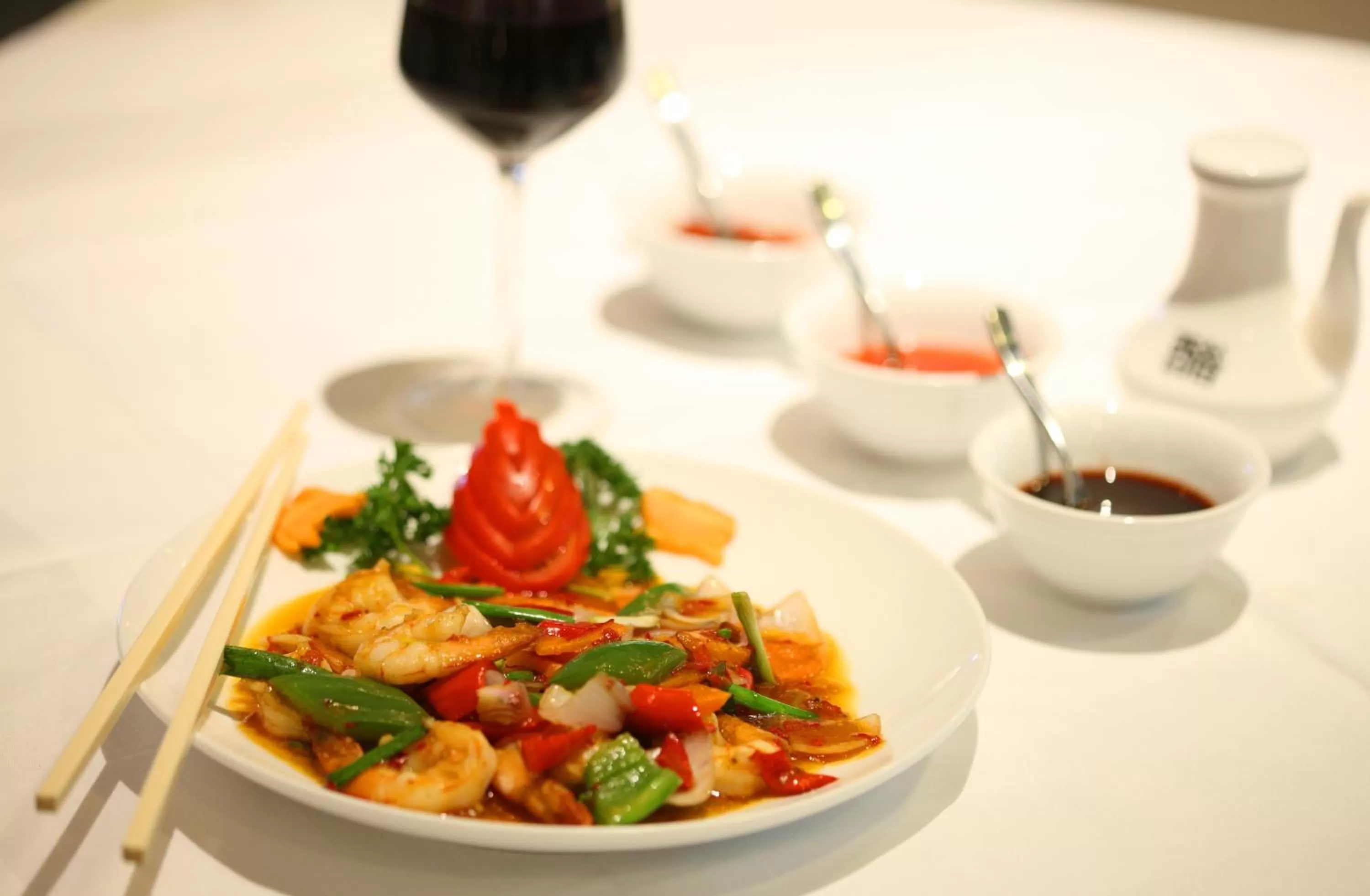 Restaurant/places to eat in Yaya Hotel & Apartments