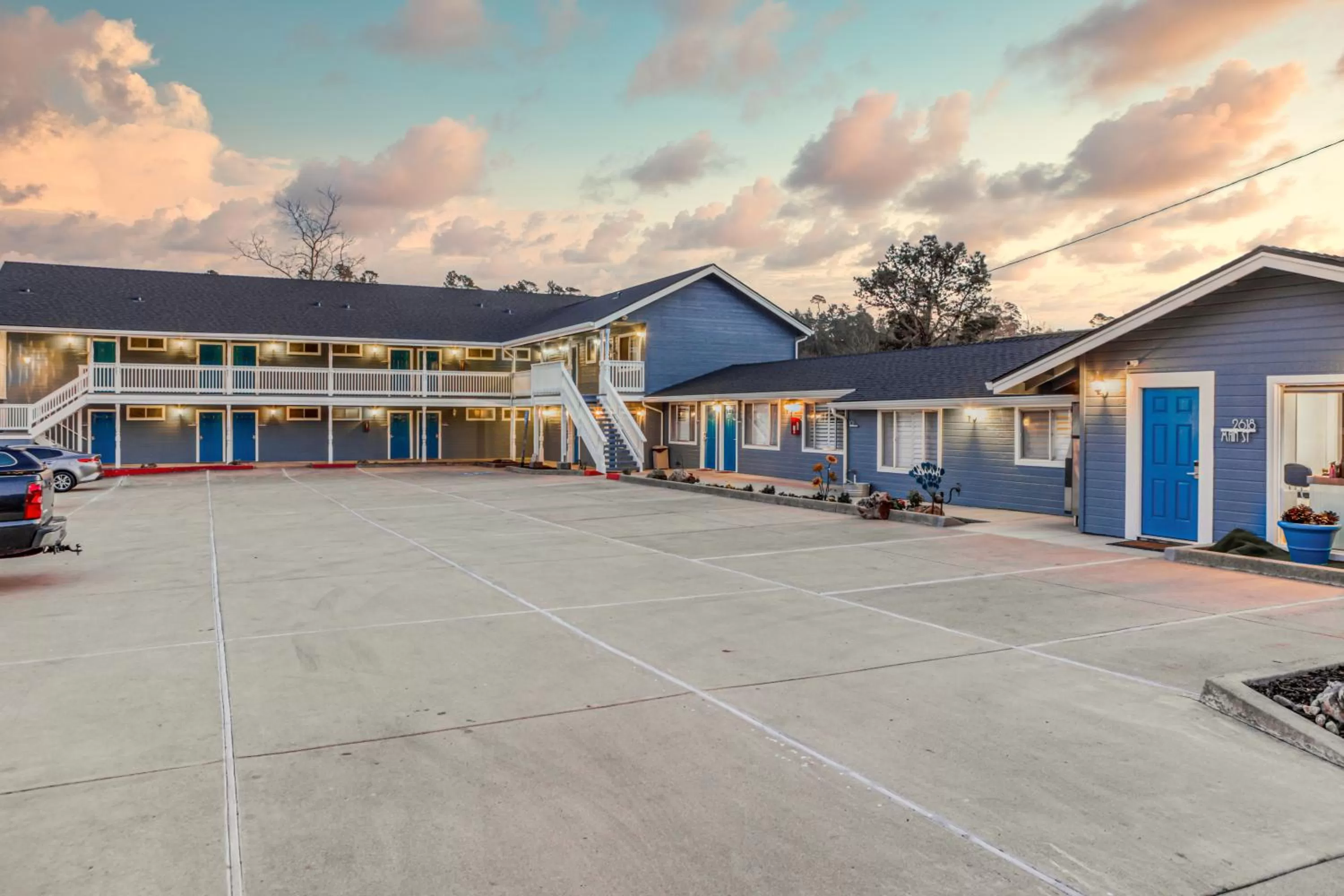 Property building in Creekside Inn Downtown