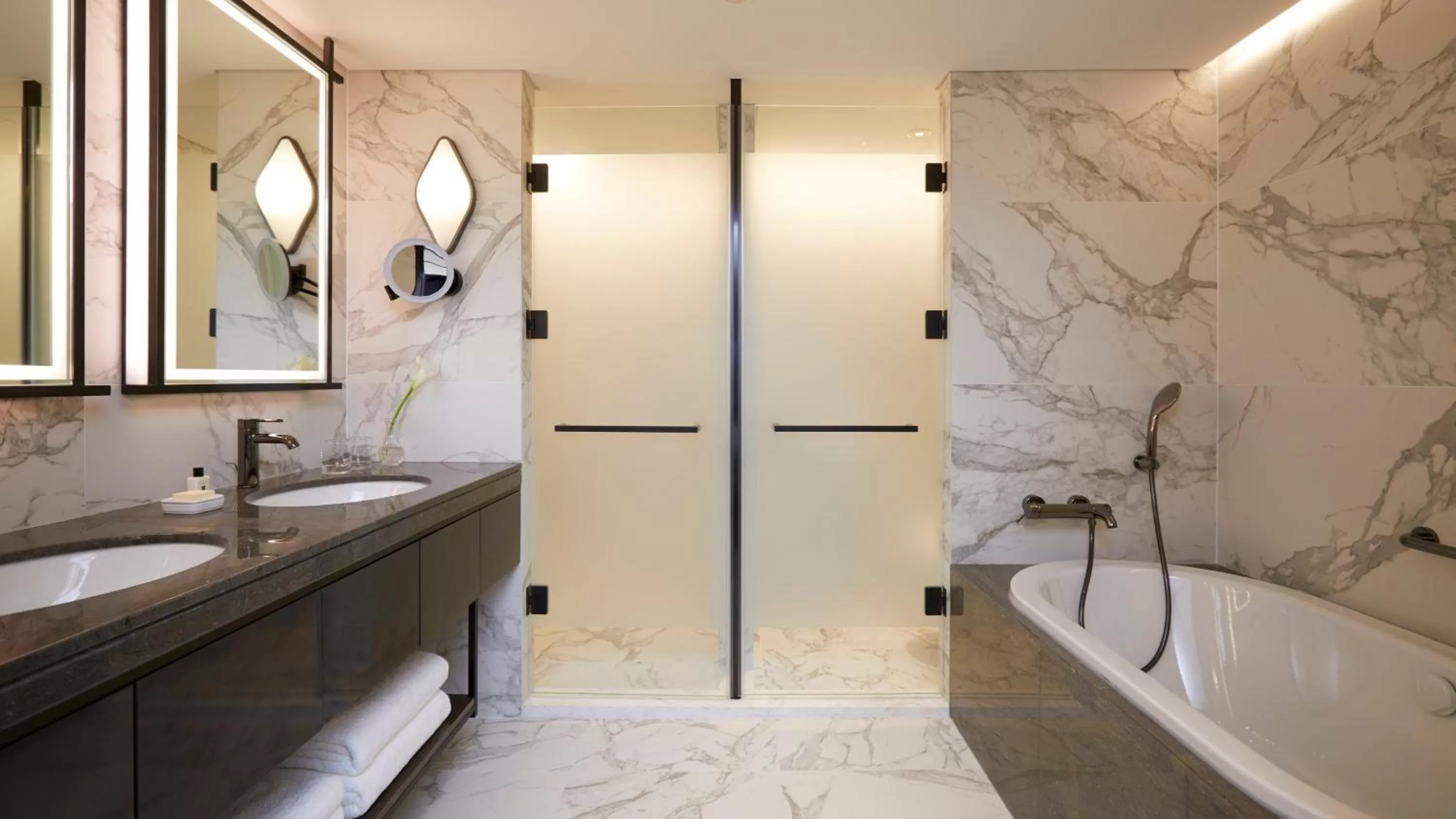 Bedroom in Grand InterContinental Seoul Parnas by IHG