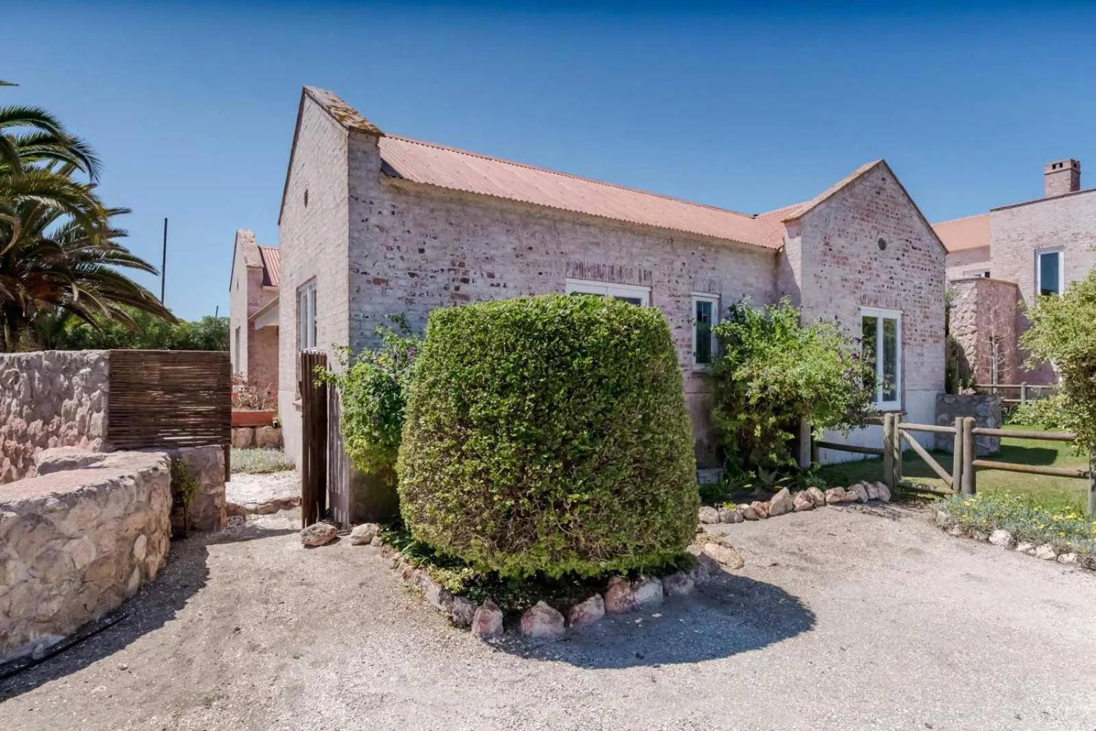 Property building in Blue Bay Lodge