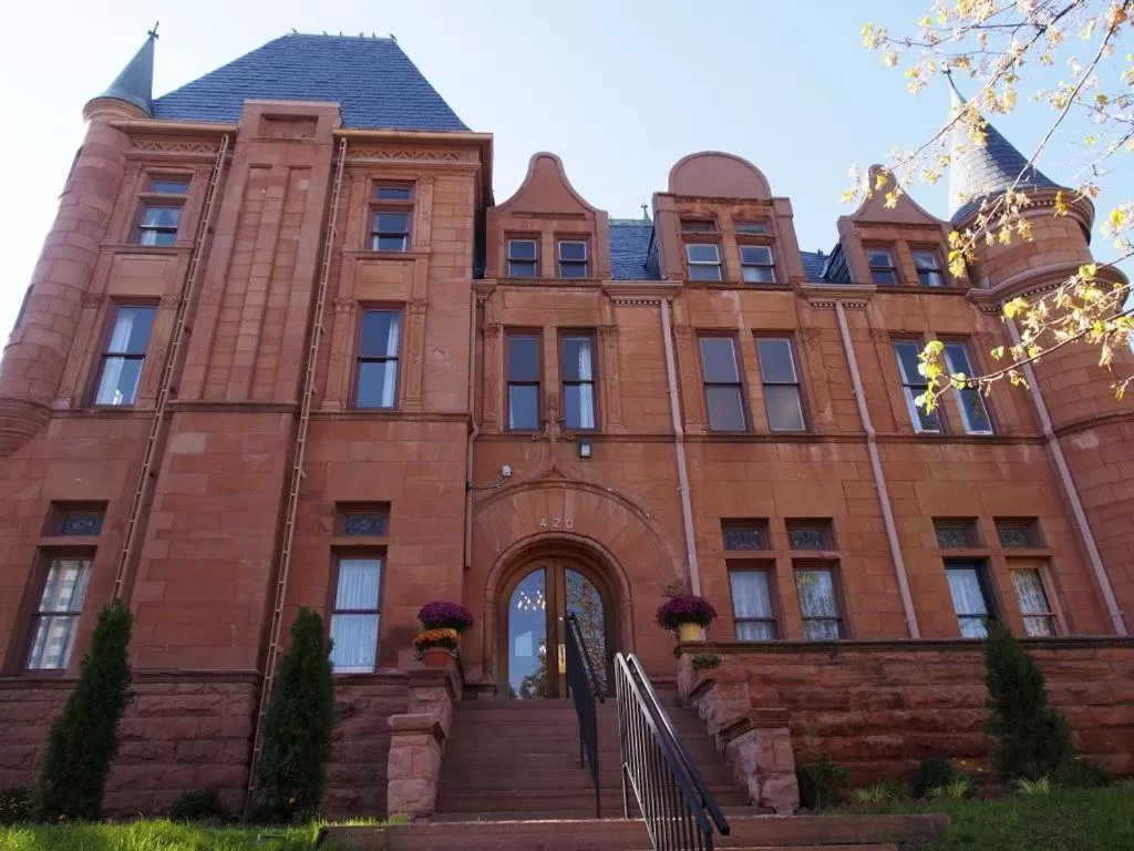 Property building in Patterson Inn