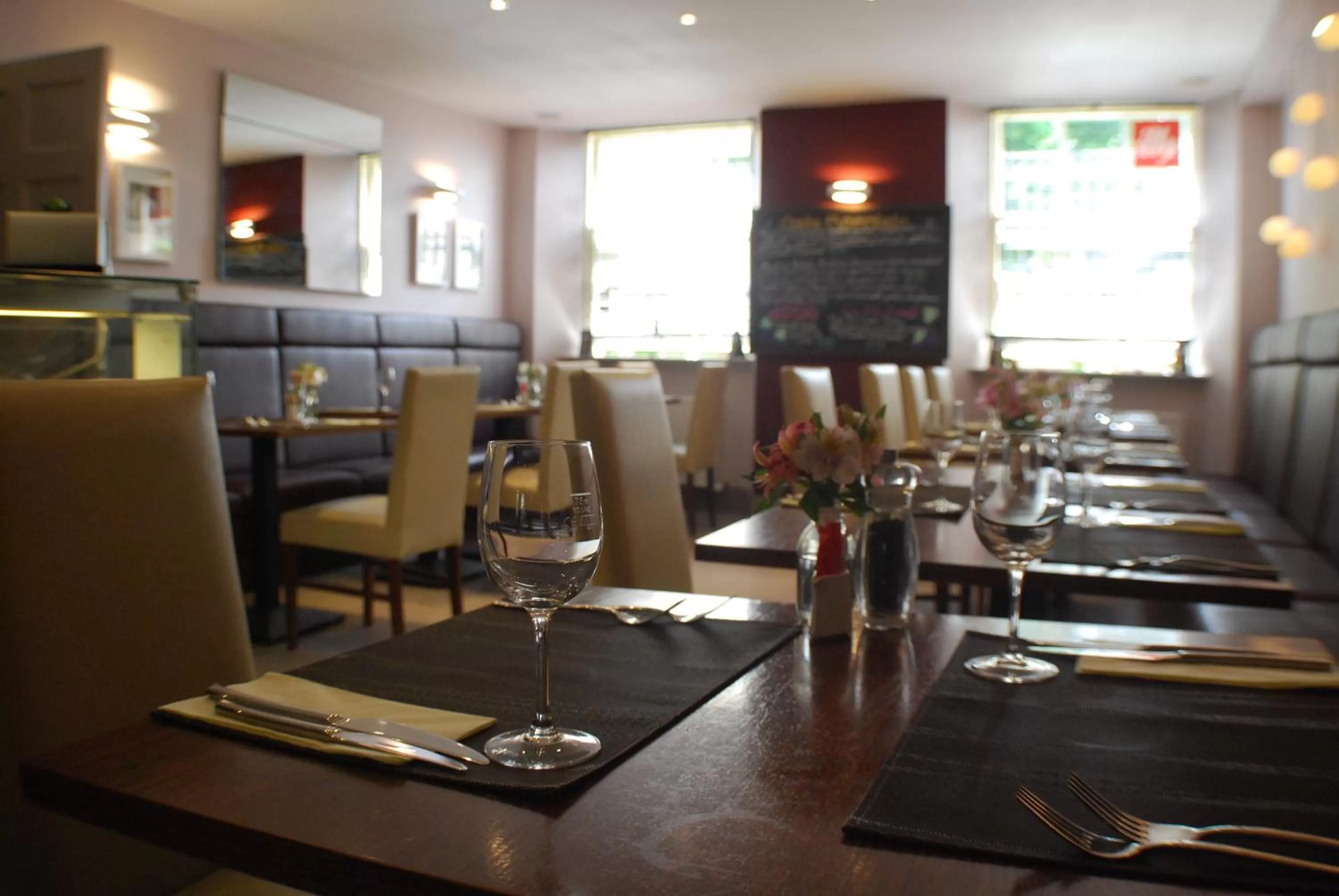 Restaurant/places to eat in The Salisbury Hotel