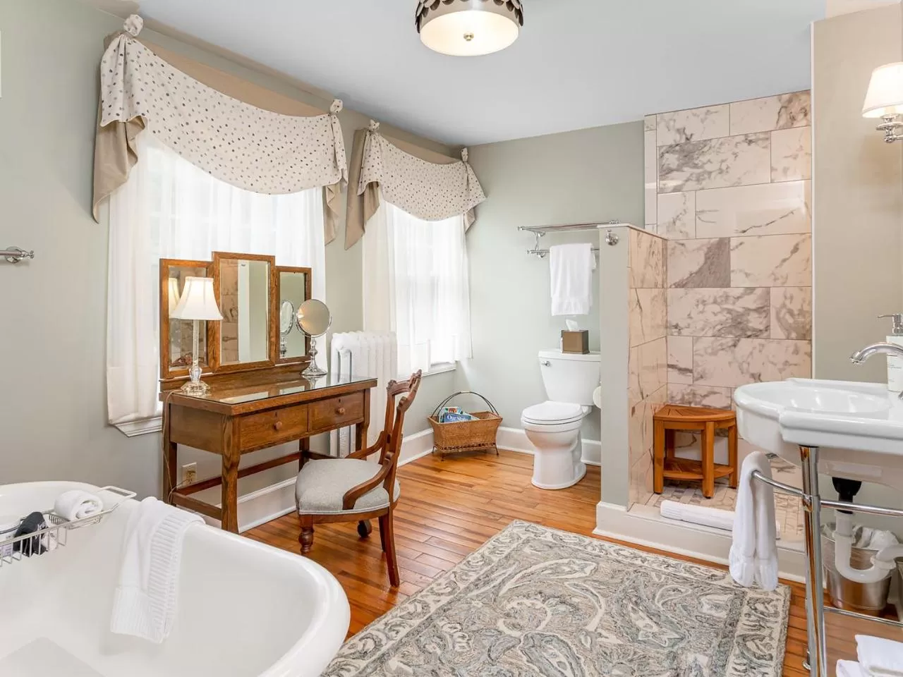 Bathroom in Pinecrest Bed & Breakfast