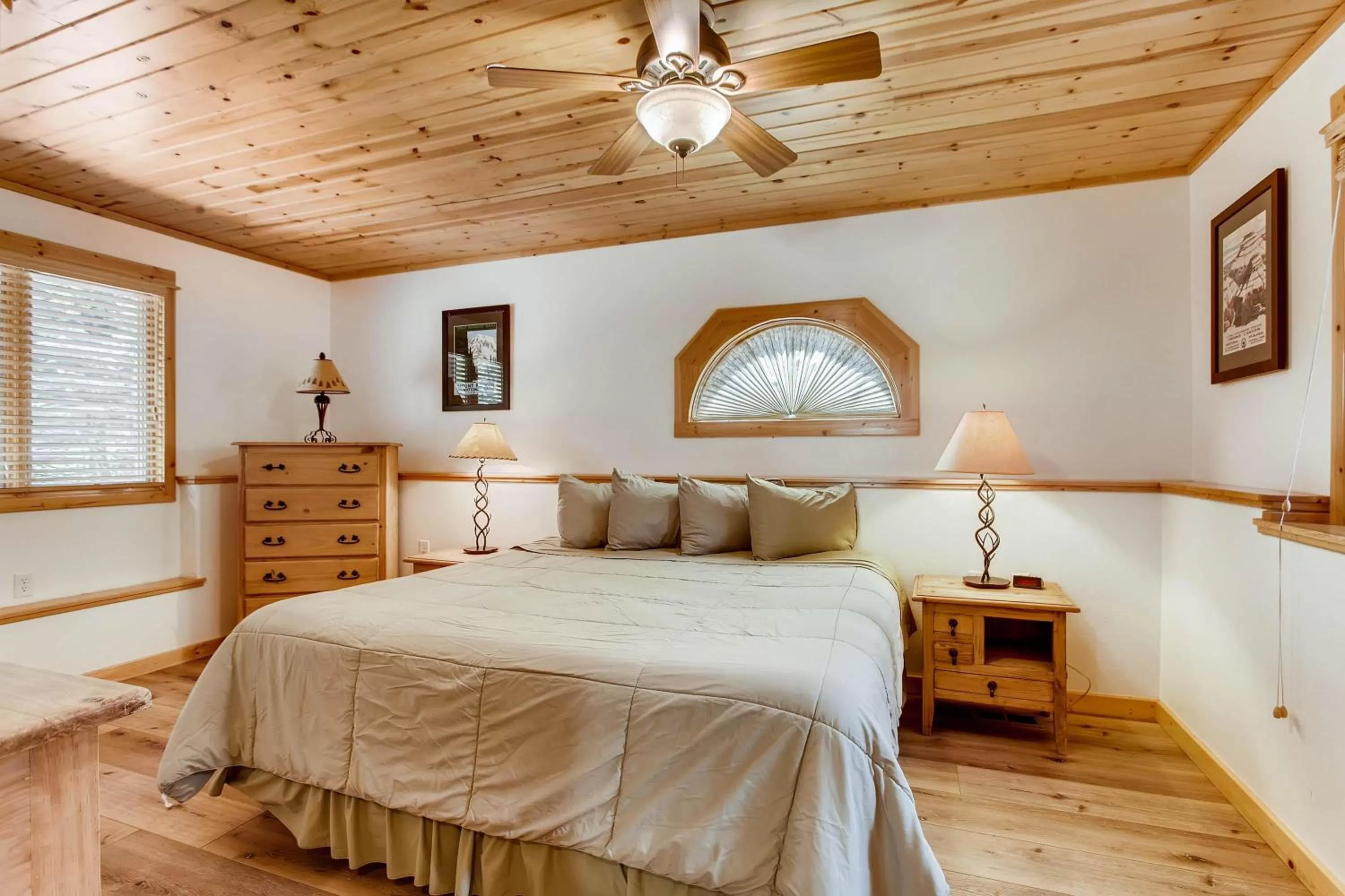 Bed in Estes Park Condos