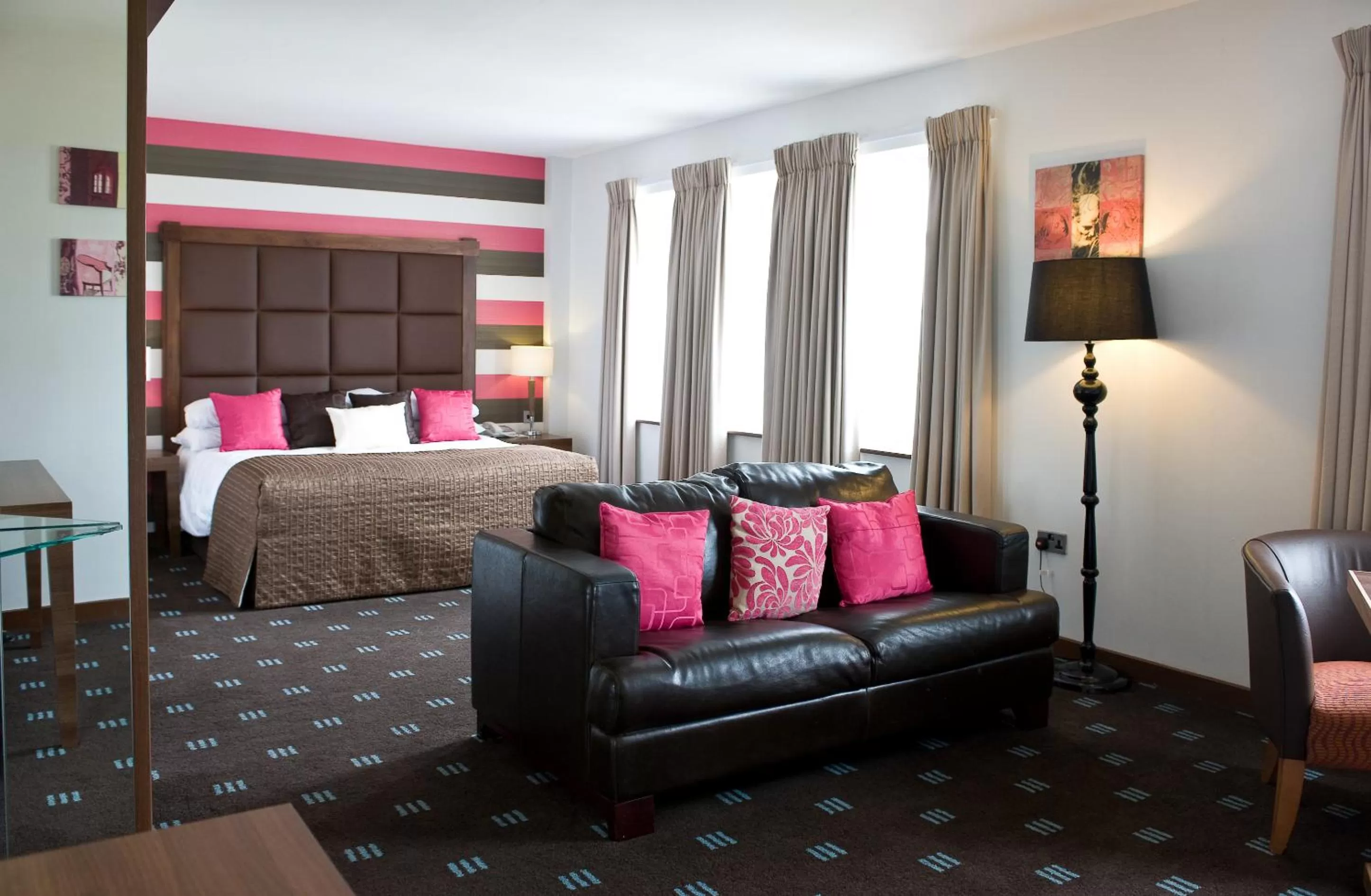 Photo of the whole room, Bed in Earl Of Doncaster Hotel