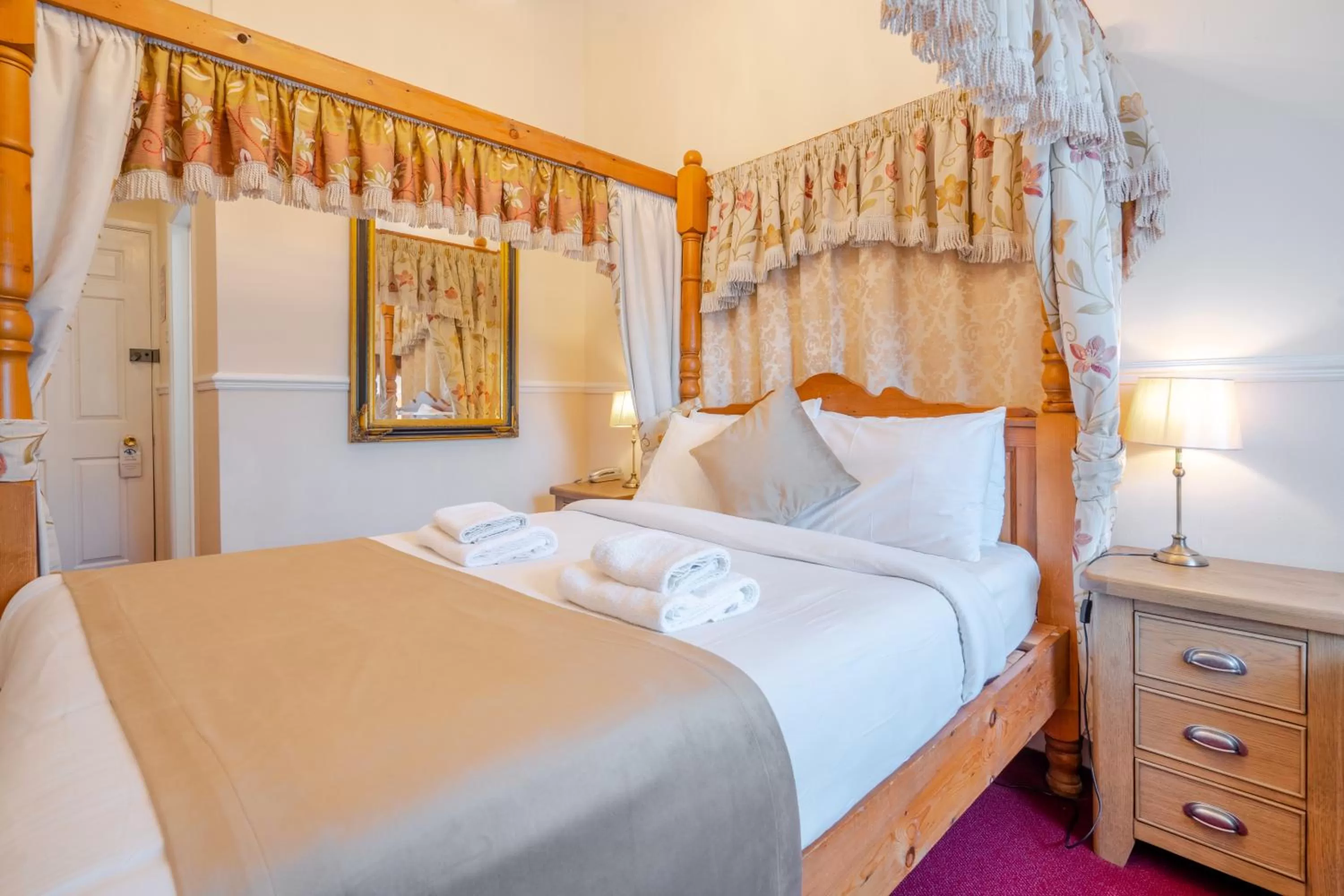 Bed in Crown Hotel Cotswold