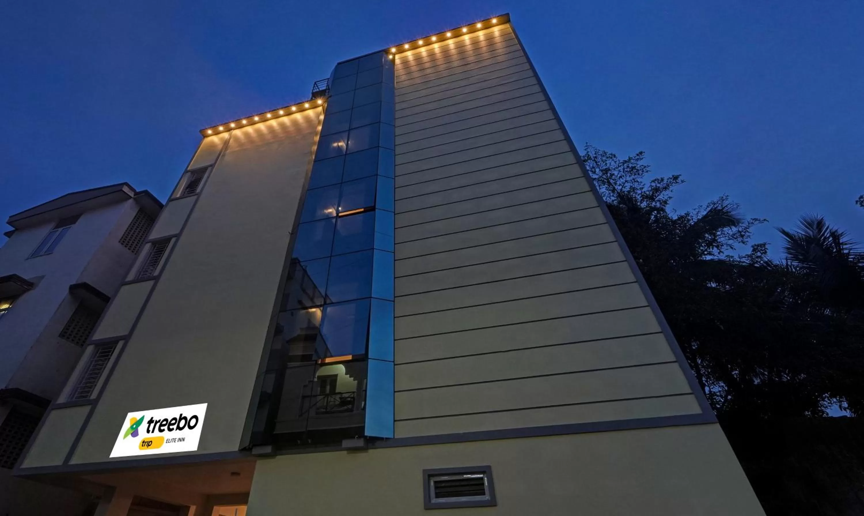 Property building in Itsy Hotels Elite Inn