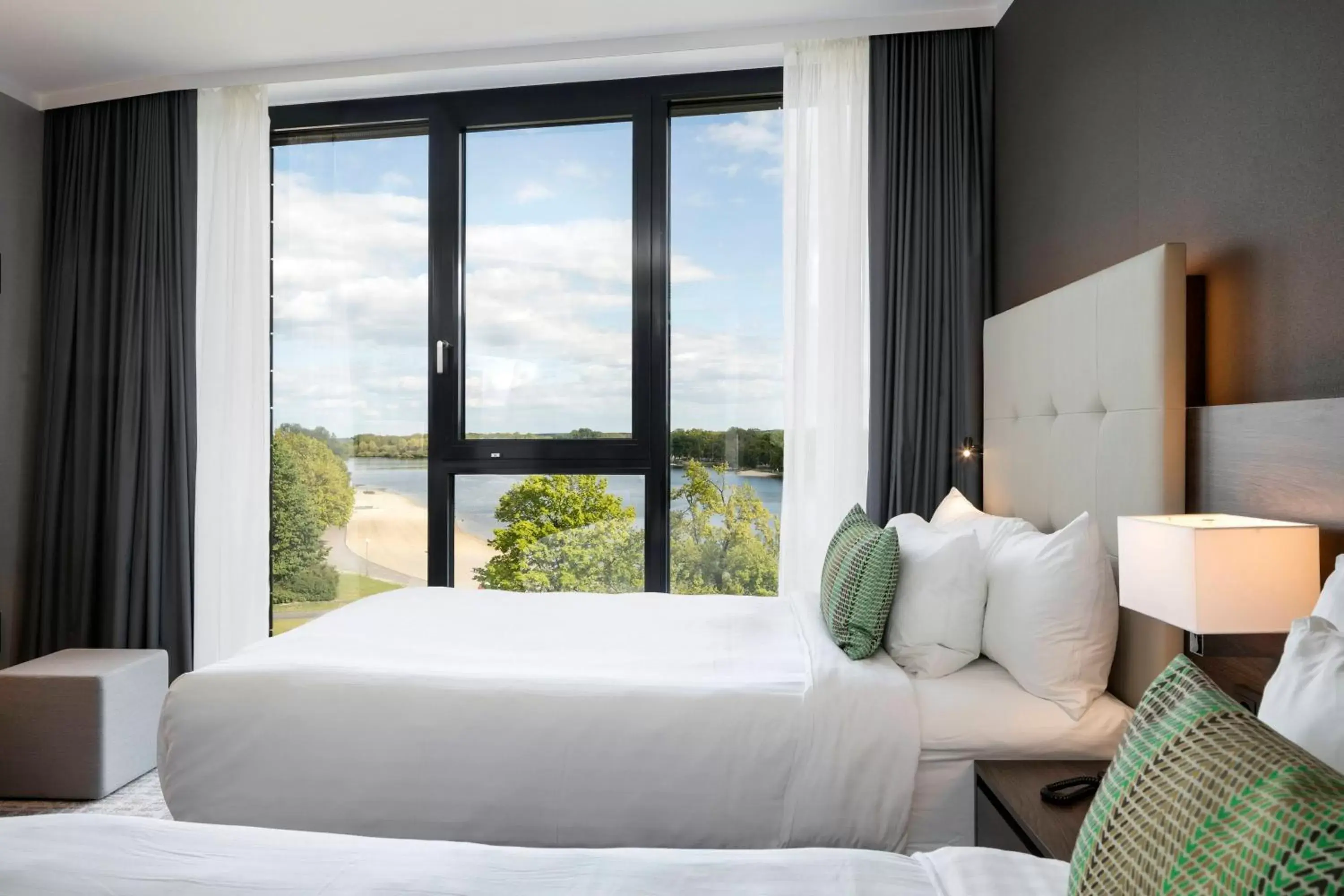 Standard Twin Room with Lake View in Courtyard by Marriott Wolfsburg Standard Twin Room with Lake View in Courtyard by Marriott Wolfsburg