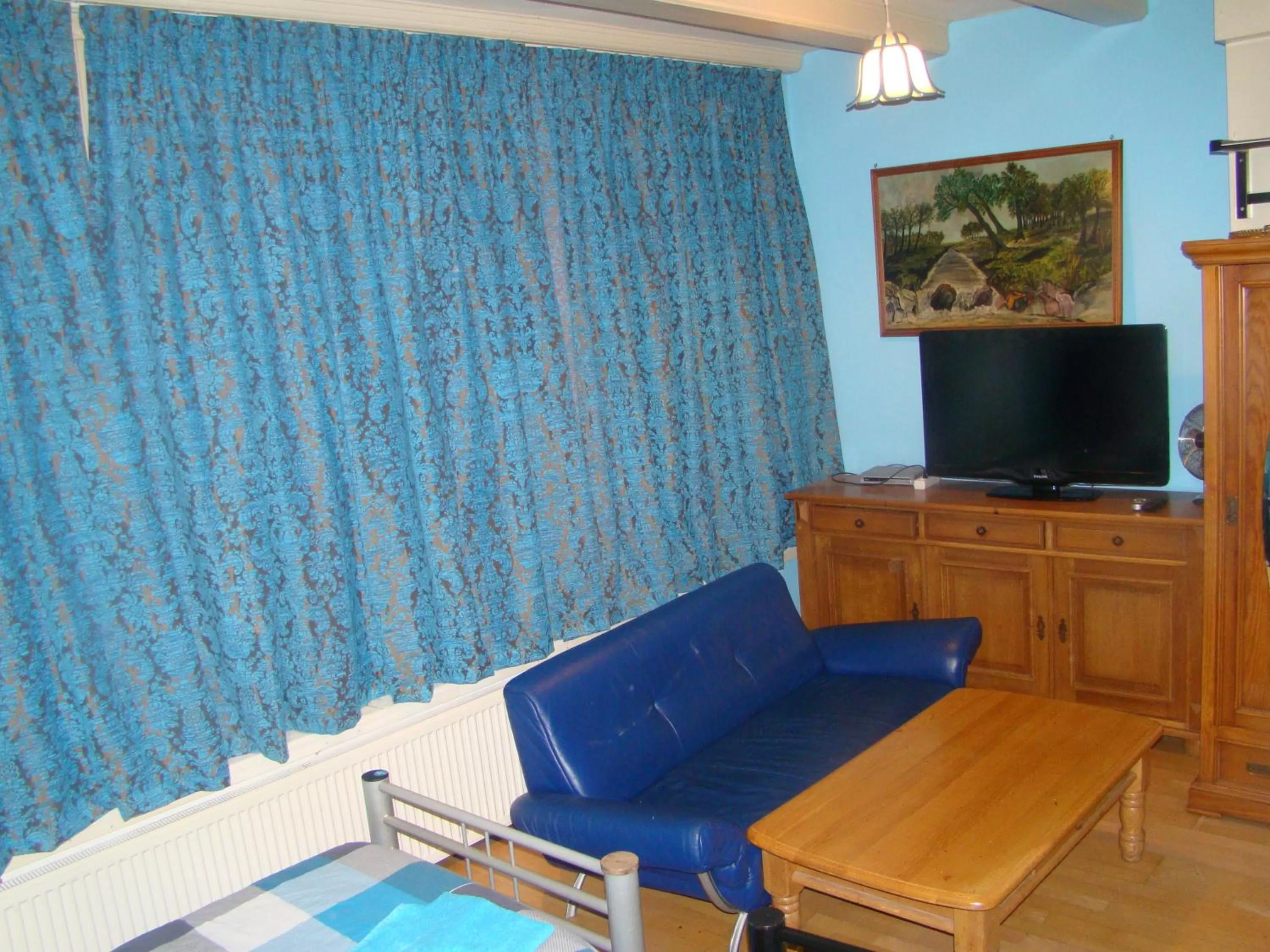 TV/Entertainment Center in Amsterhouse B&B