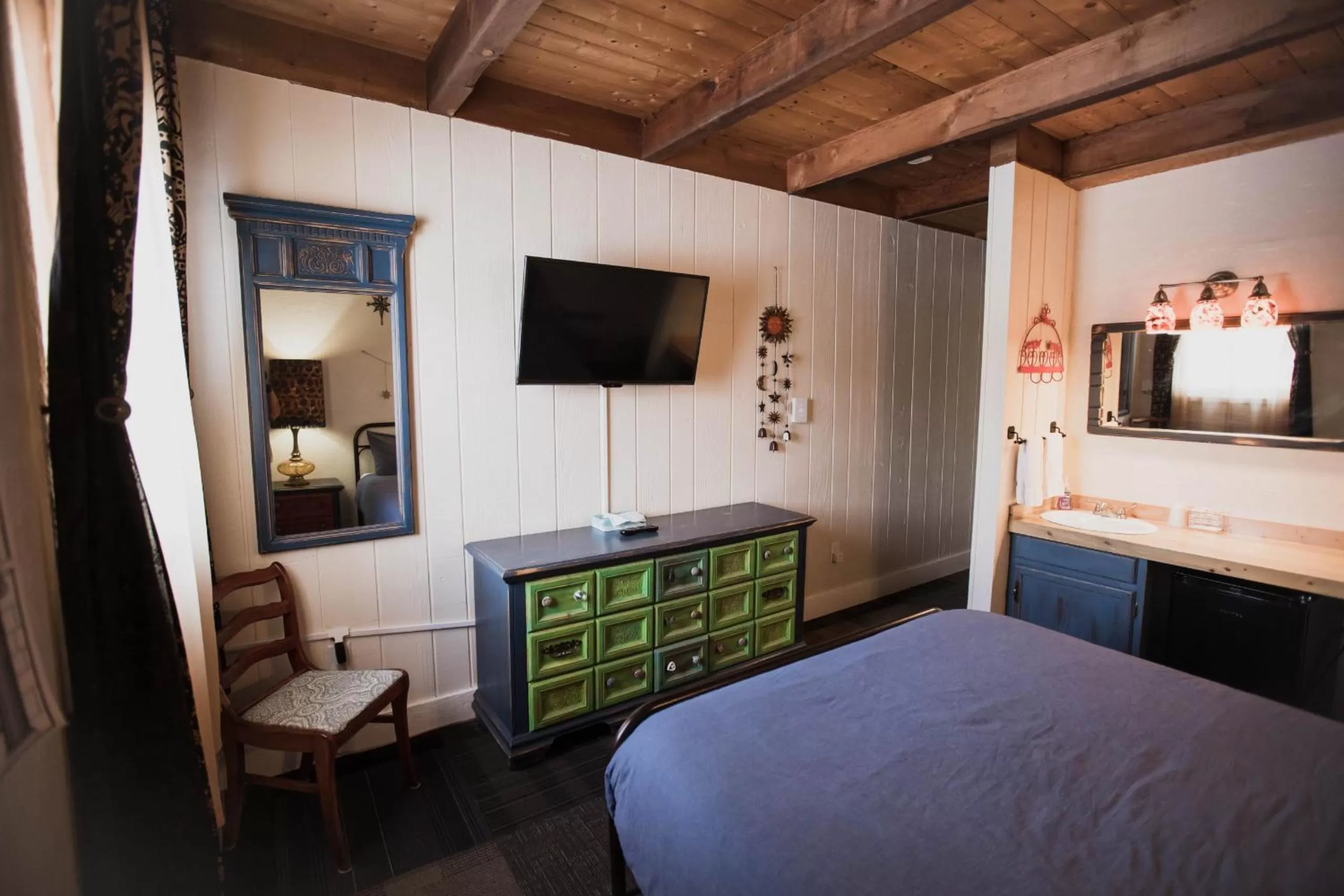 Bed in The Viking Lodge - Downtown Winter Park Colorado