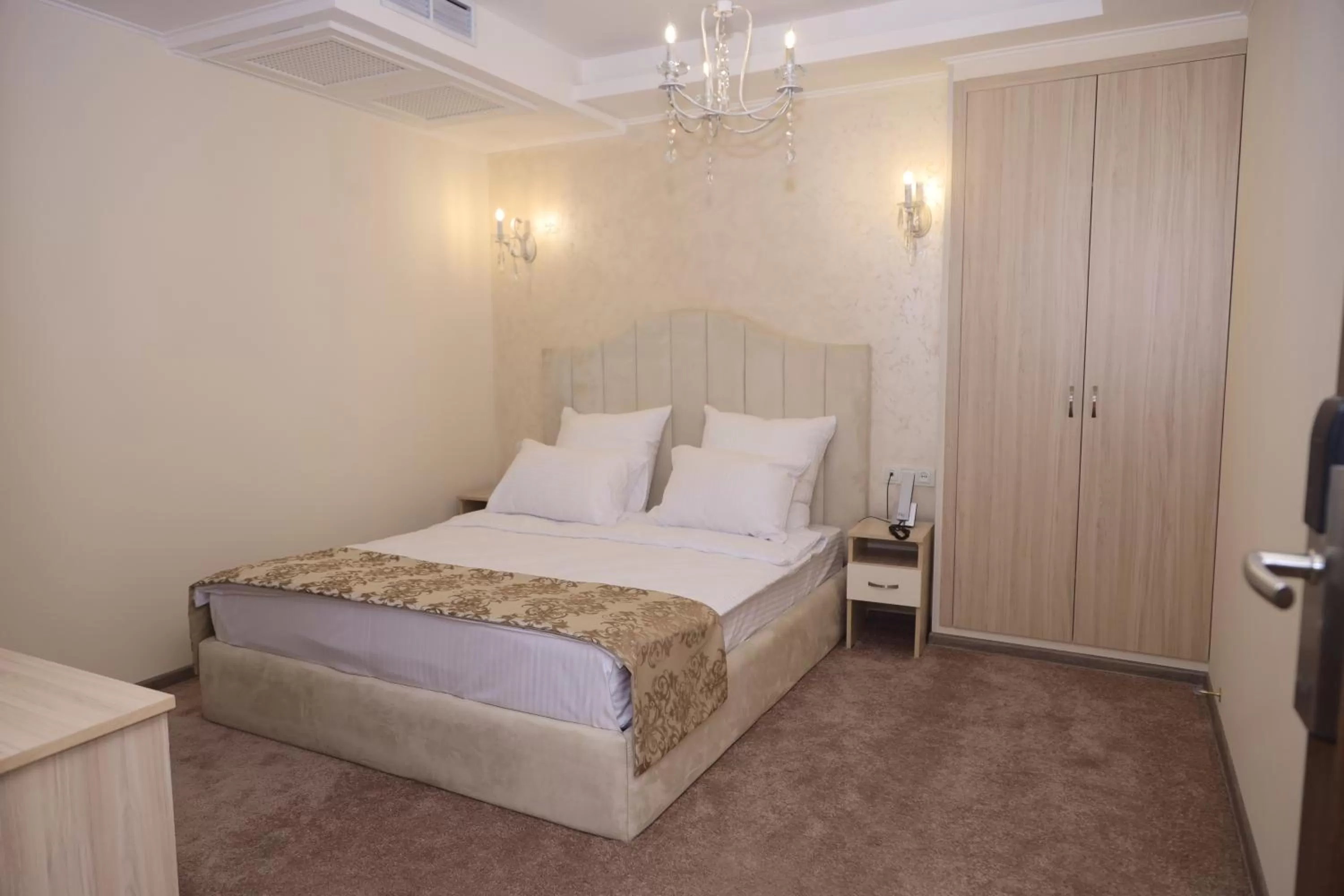 Bed in DeLin Hotel And Tours