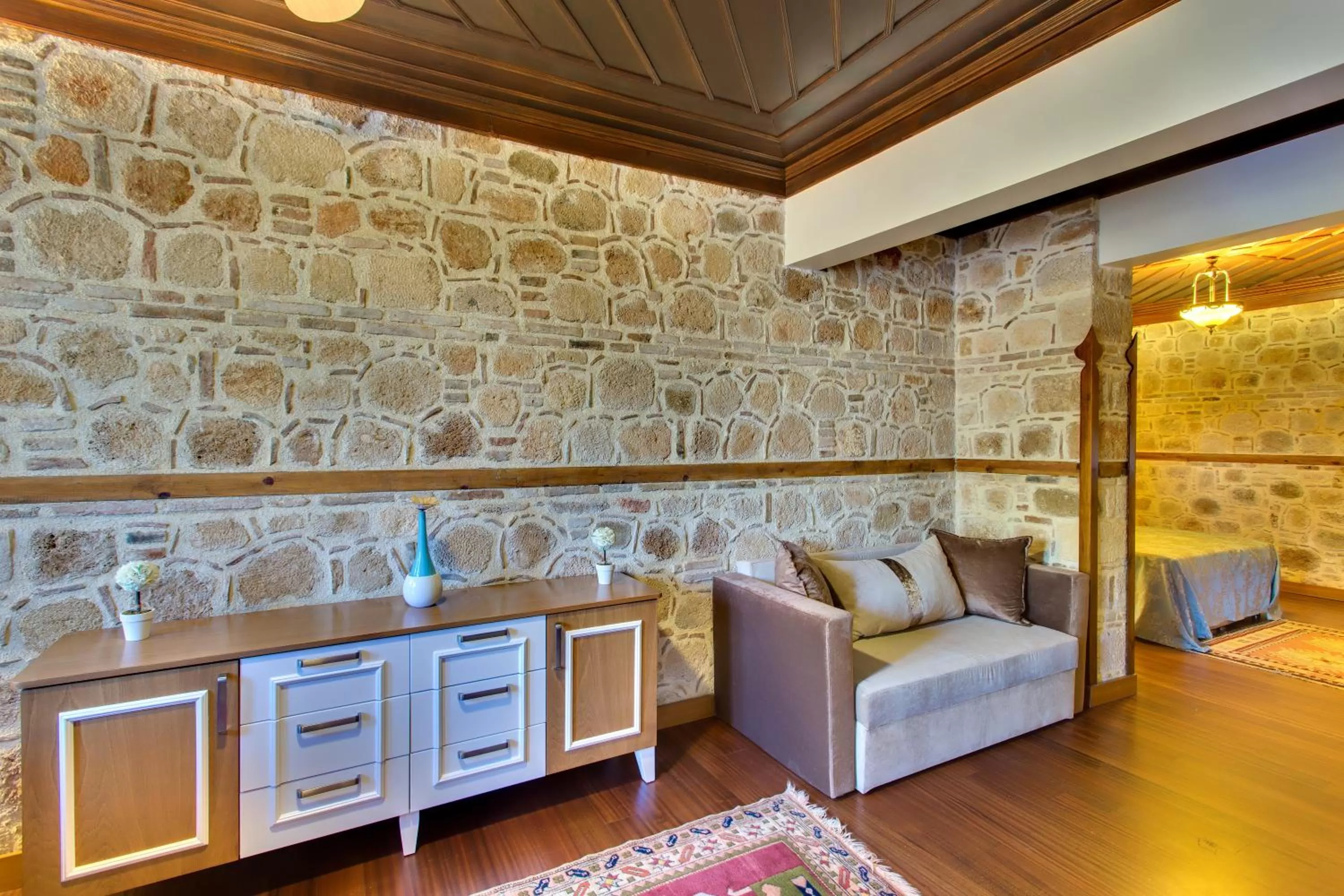 Photo of the whole room in Dogan Hotel