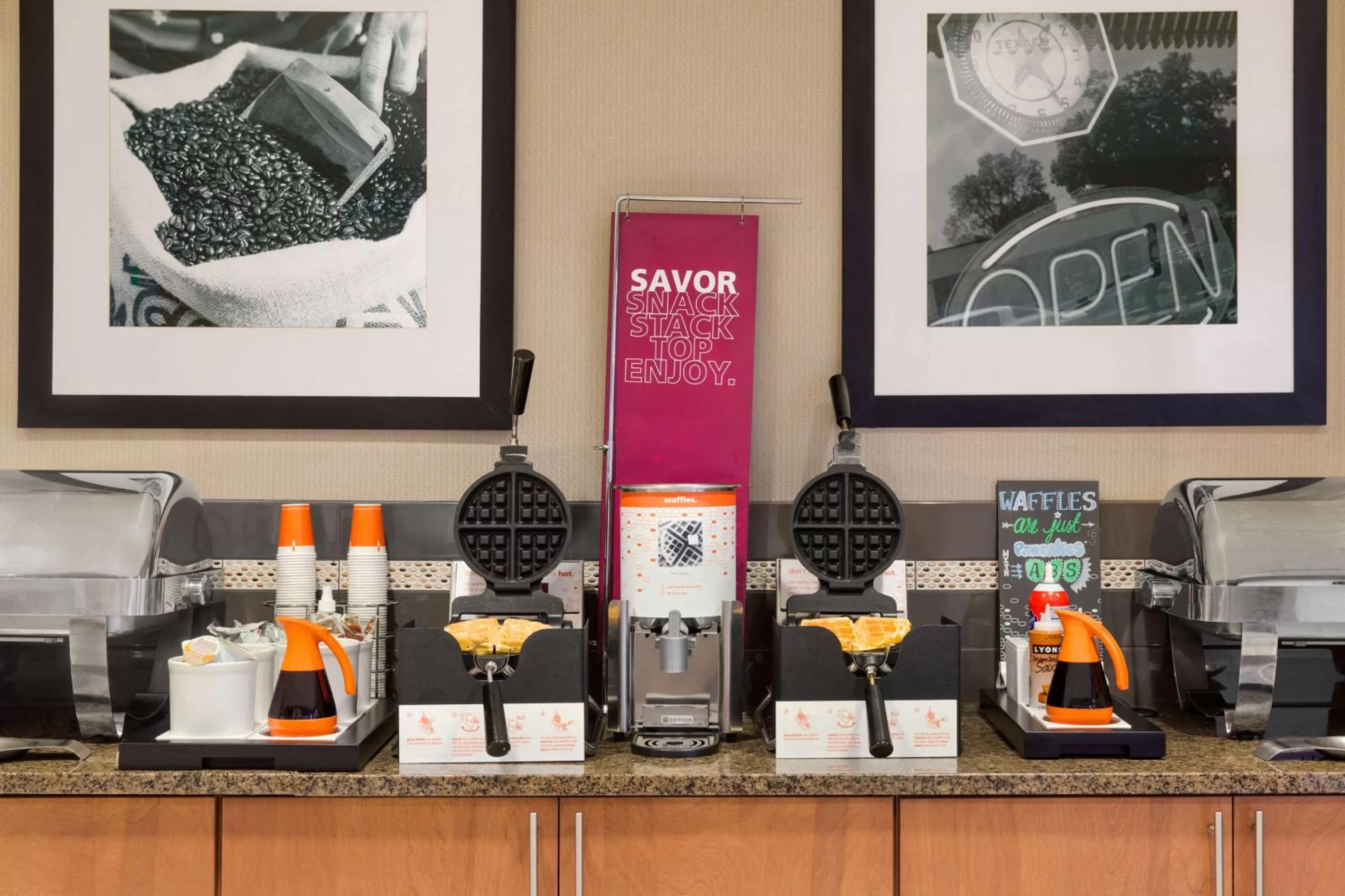 Breakfast in Hampton Inn & Suites Phoenix Glendale-Westgate