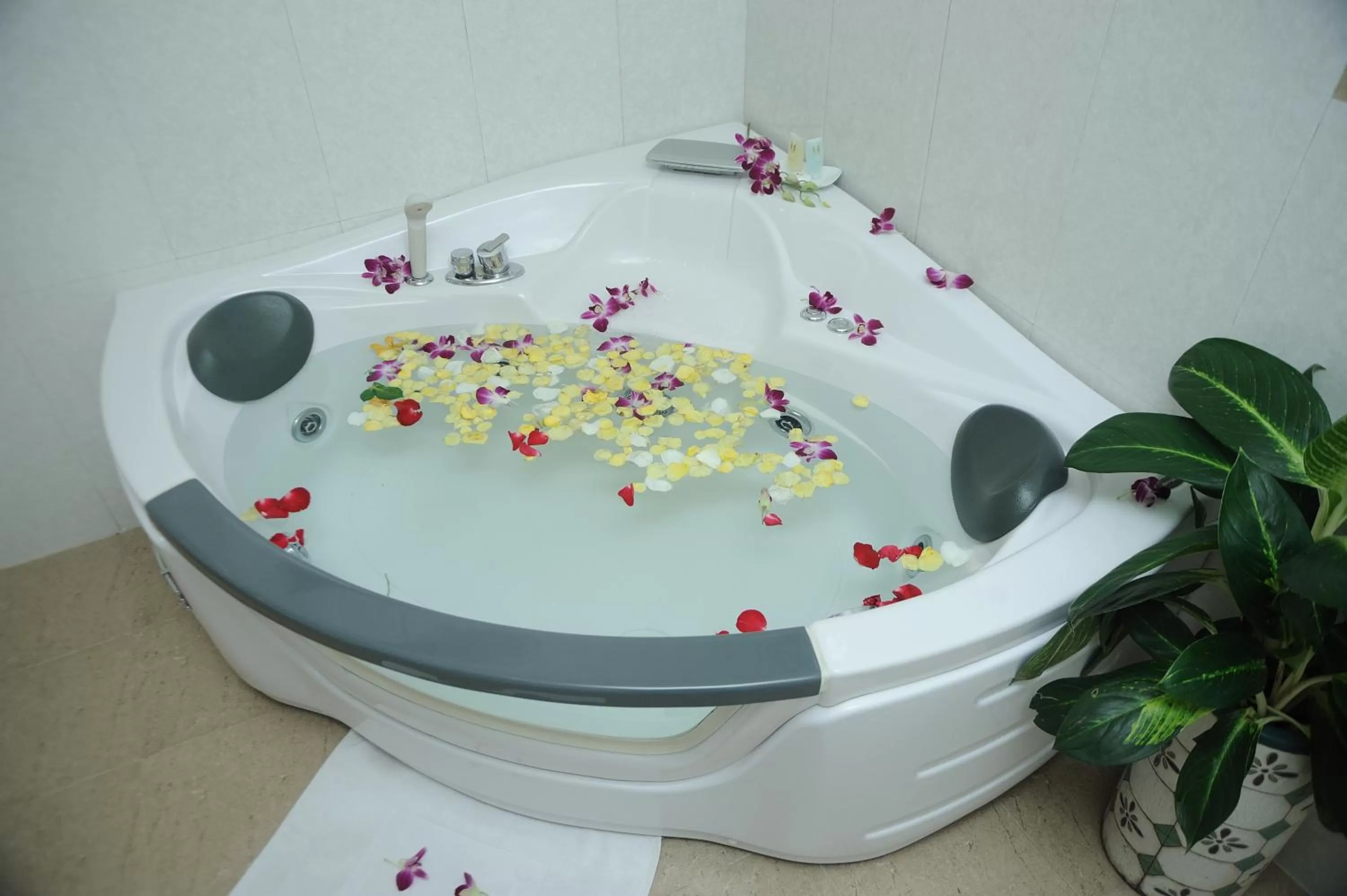 Photo of the whole room in Hoang Yen Hotel