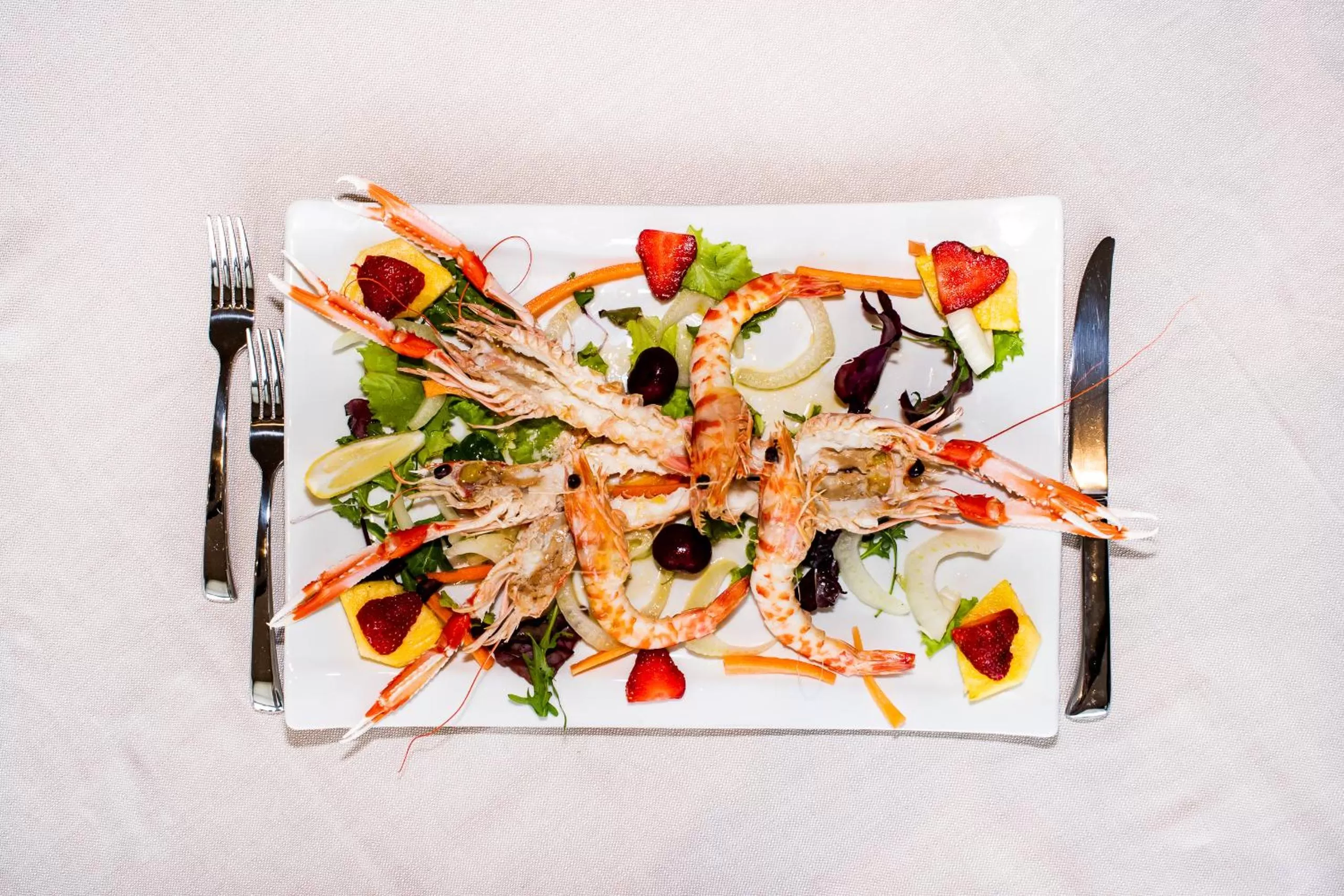 Restaurant/places to eat in M2 Hotel