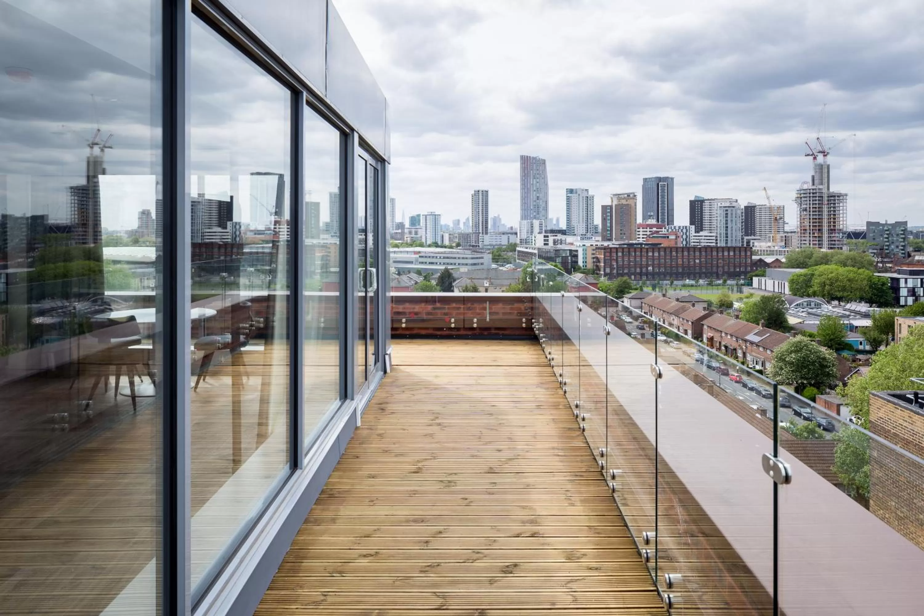 Dezign Suite in Roomzzz London Stratford