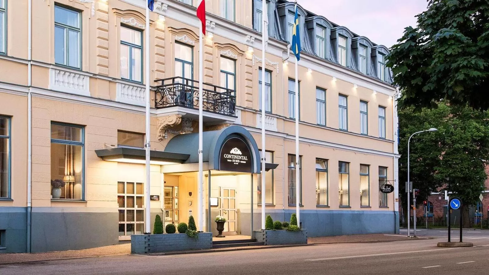 Facade/entrance in Continental du Sud