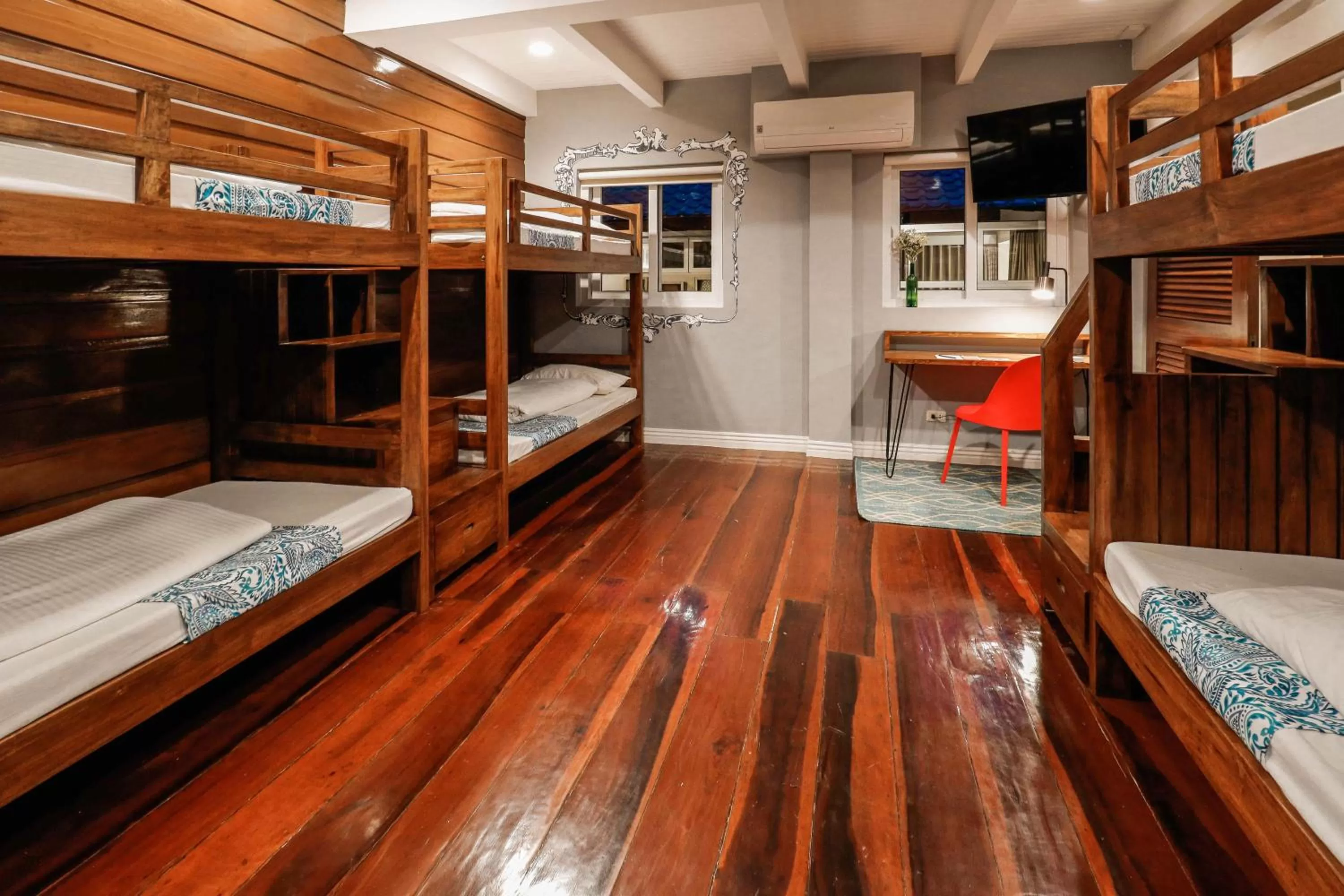 bunk bed, Bed in Hotel Kimberly Tagaytay