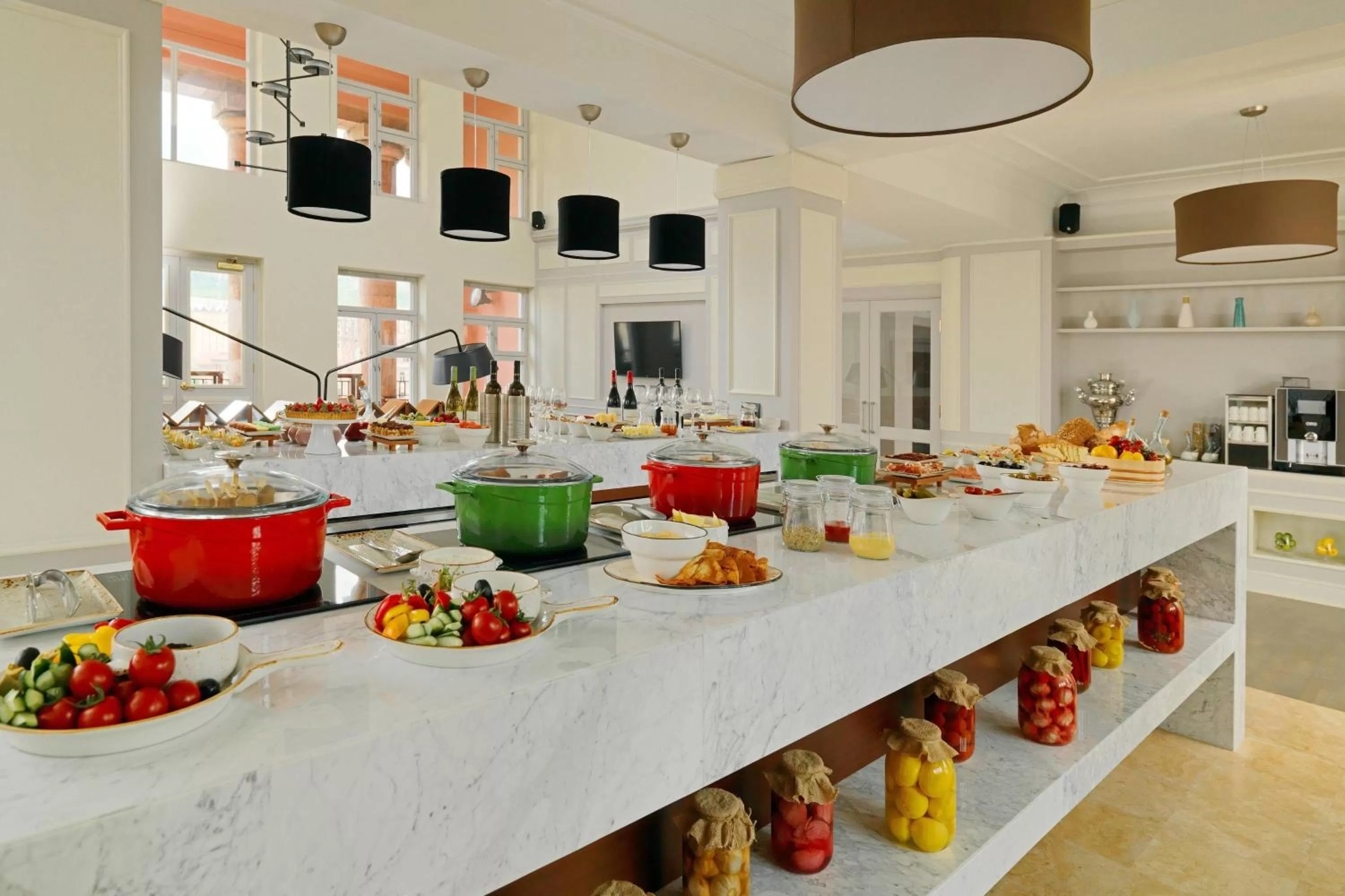 Lounge or bar in Armenia Marriott Hotel Yerevan