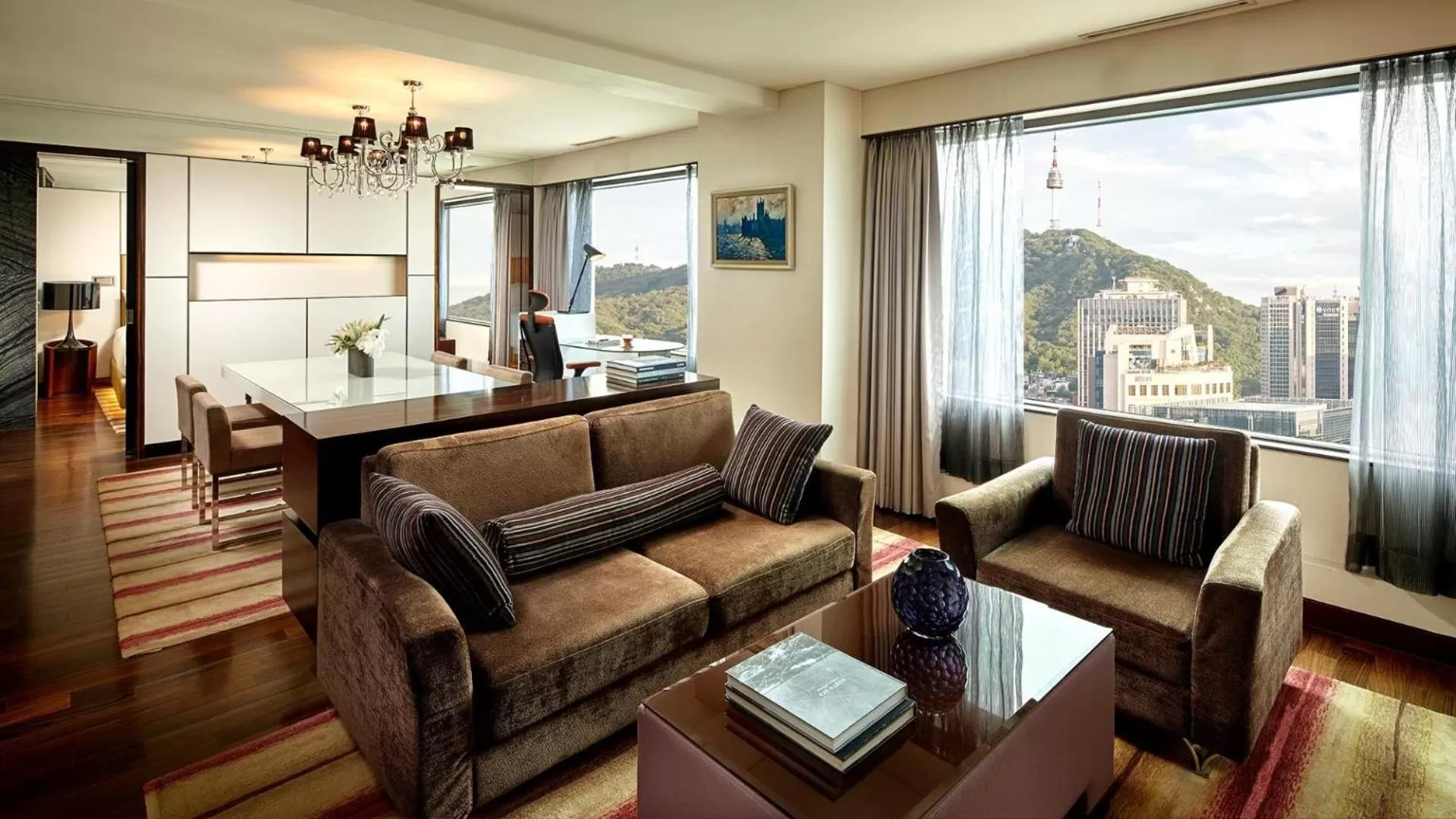 Living room in Lotte Hotel Seoul
