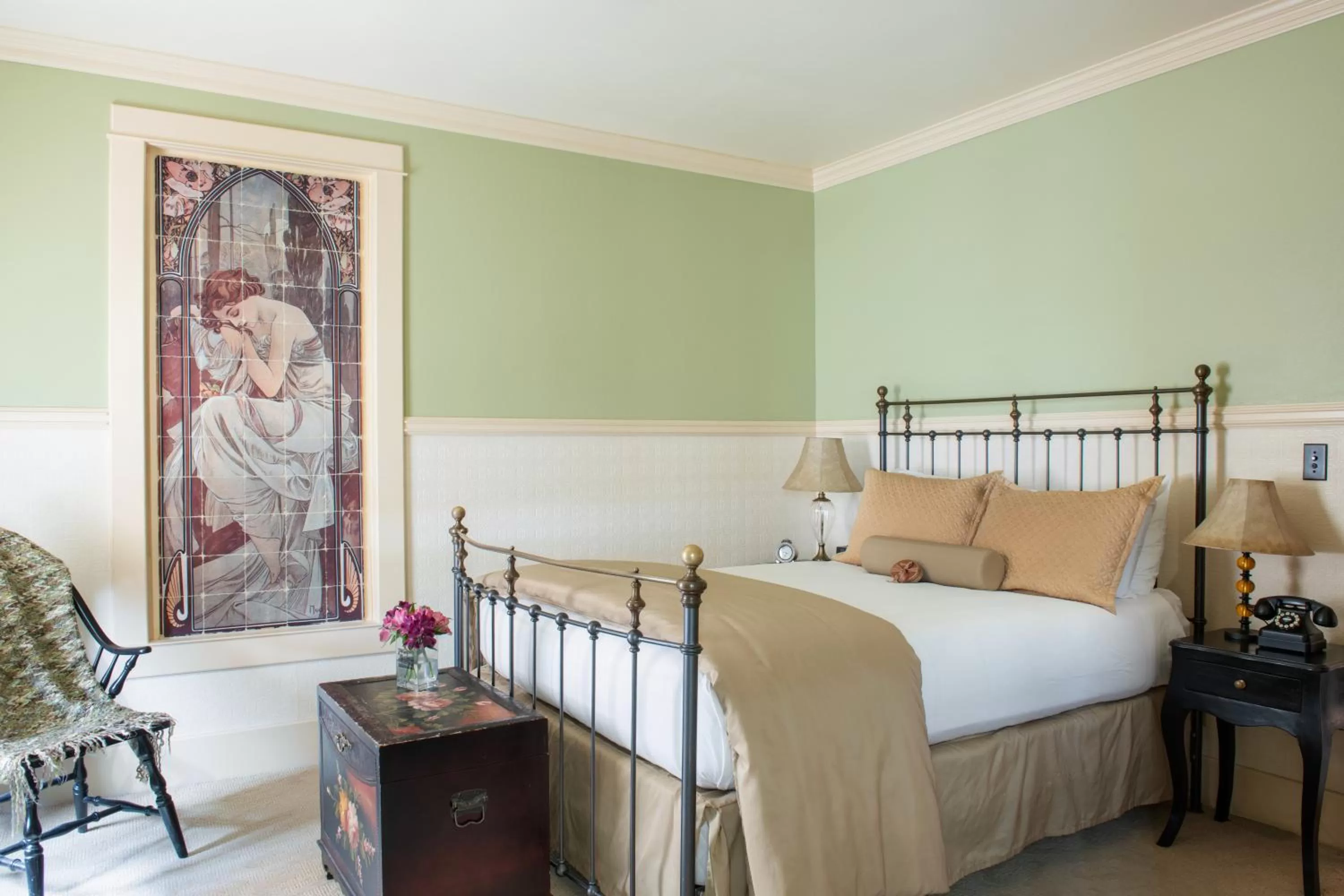 Bed in Chamberlin Inn