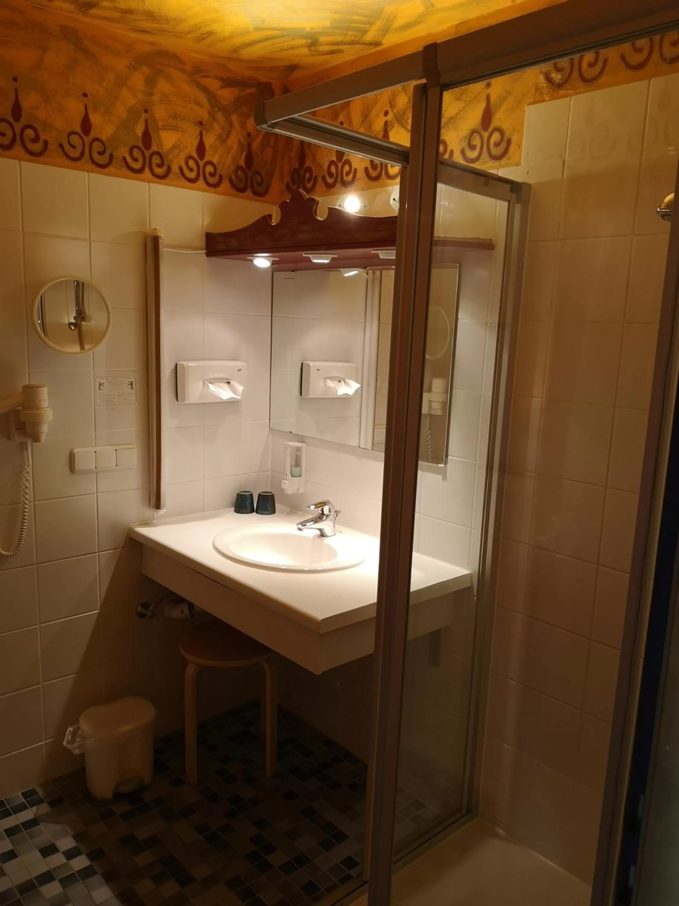 Bathroom in Hotel Goldflair am Rathaus