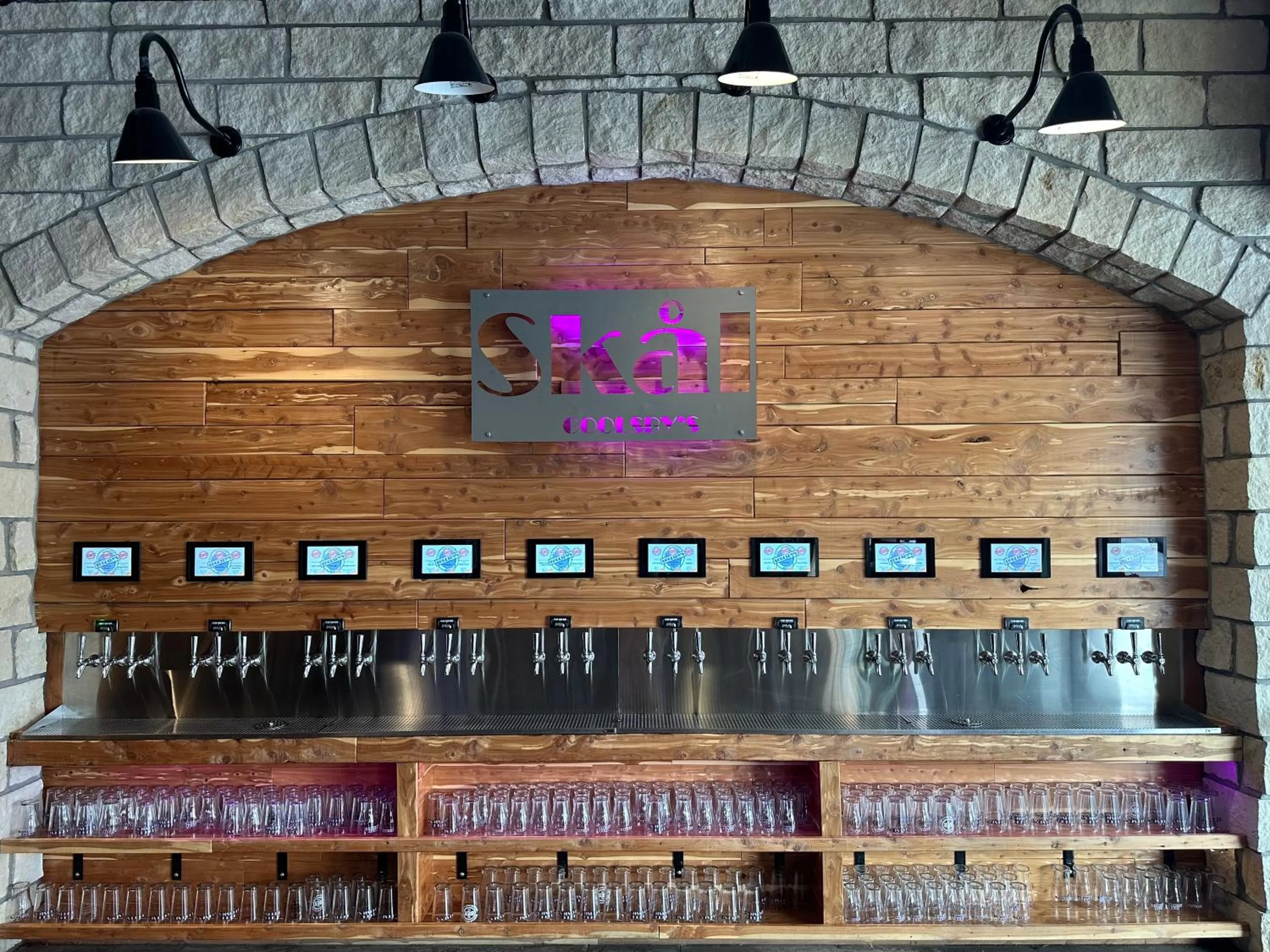 Restaurant/places to eat in Bluemont Hotel