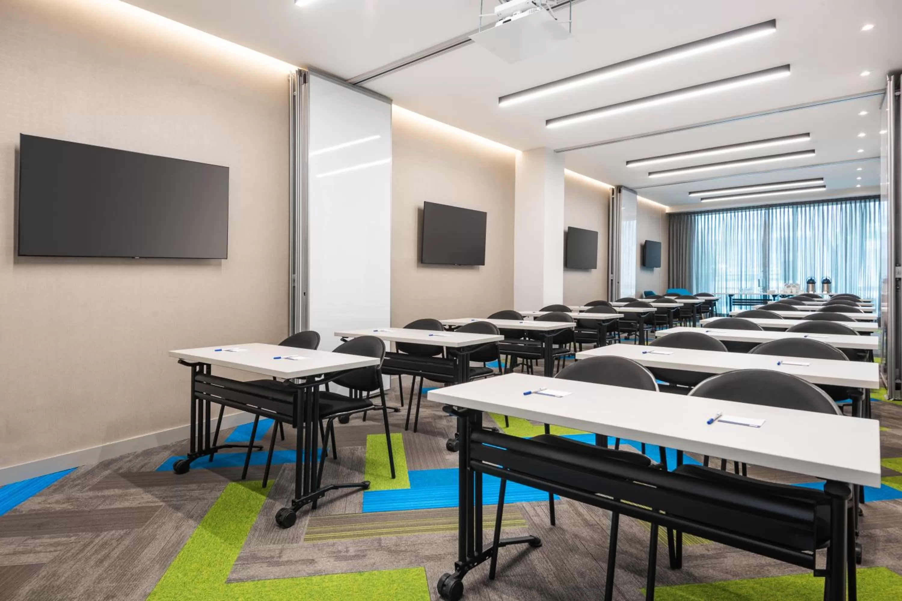 Meeting/conference room in Holiday Inn Express Bogotá - Parque La 93 by IHG