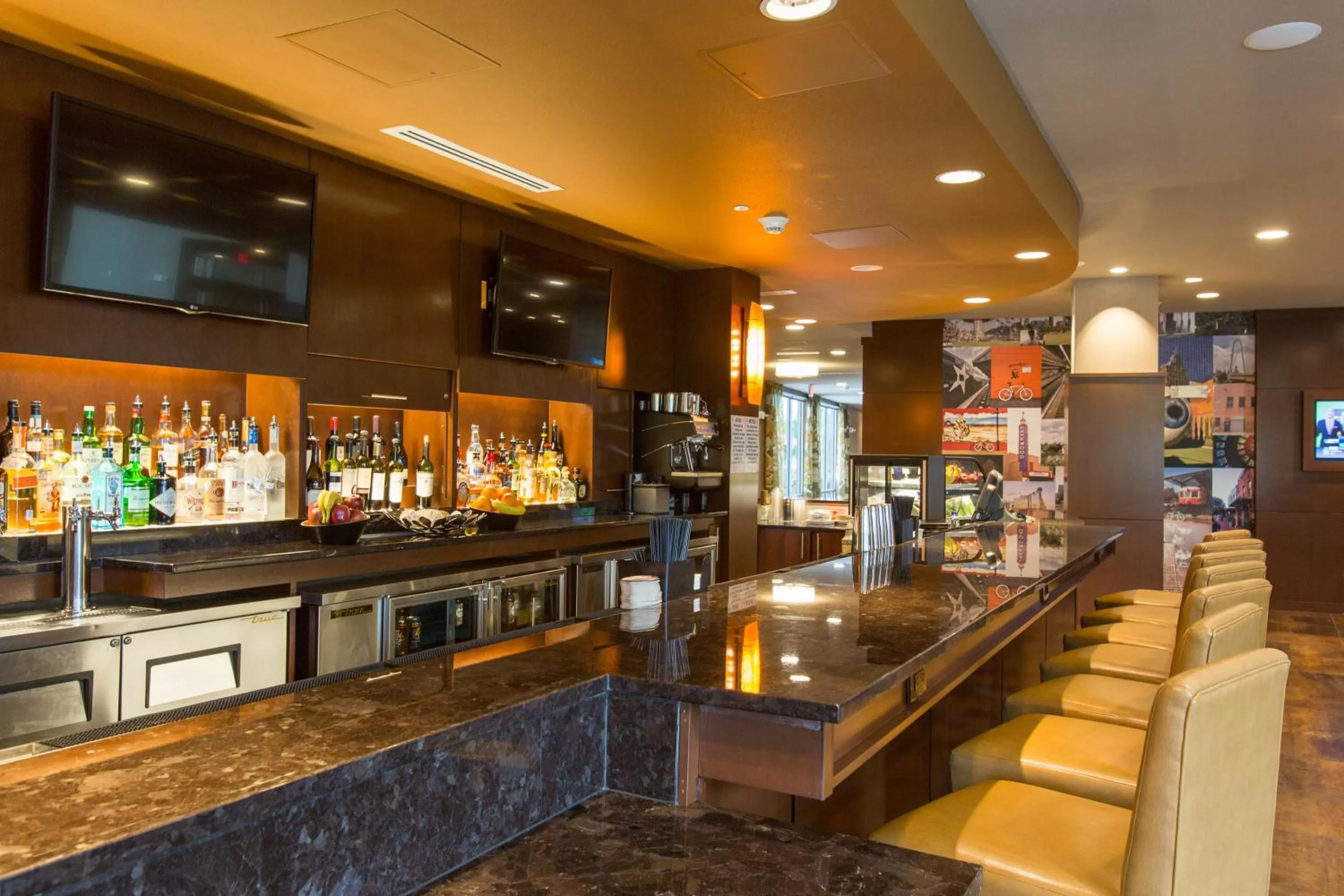 Restaurant/places to eat in Cambria Hotel Plano - Frisco