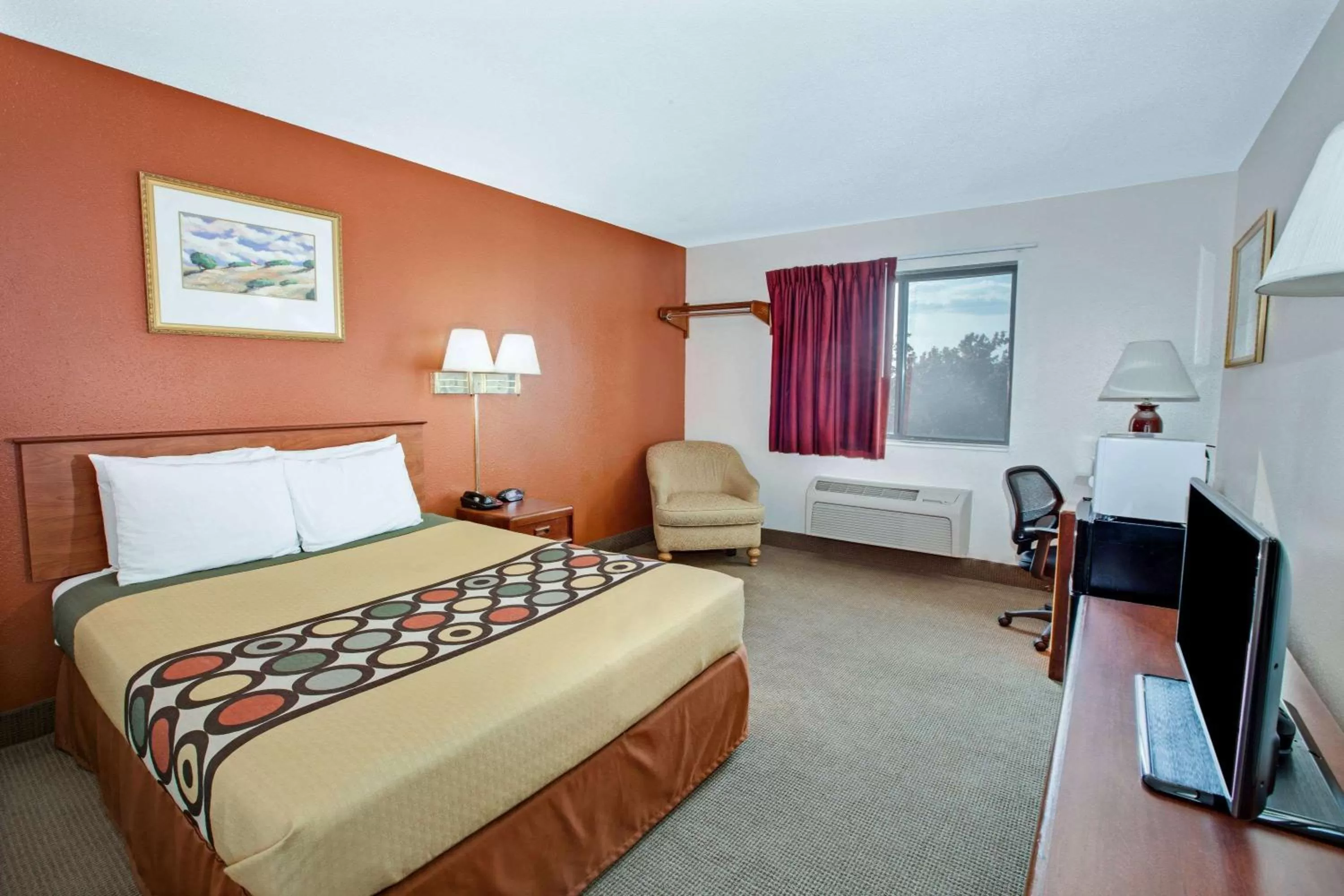 Photo of the whole room, Bed in Super 8 by Wyndham Crystal Lake