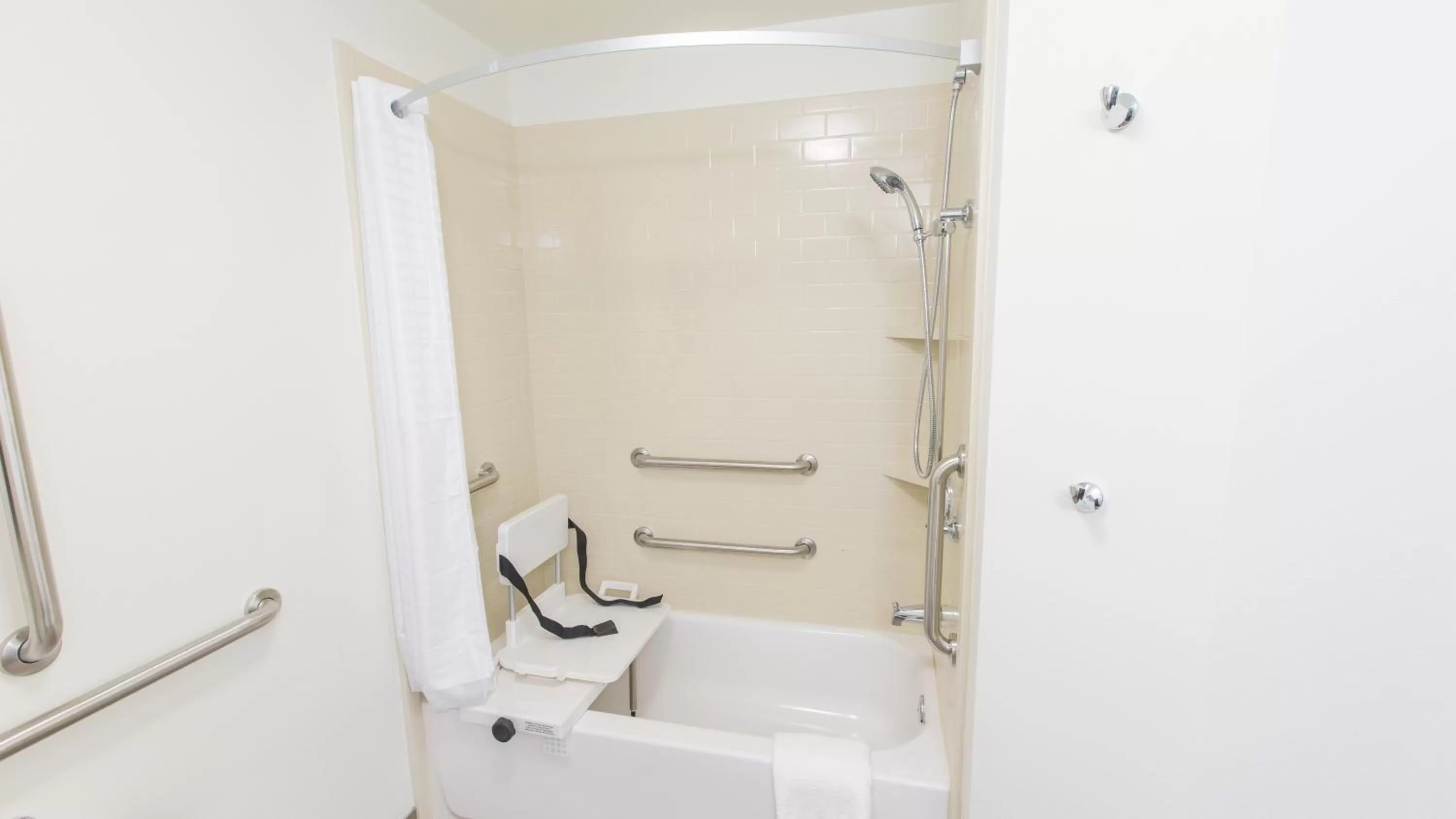 One-Bedroom King Room with Mobility Accessible Tub - Non-Smoking in Candlewood Suites Overland Park W 135th St, an IHG Hotel