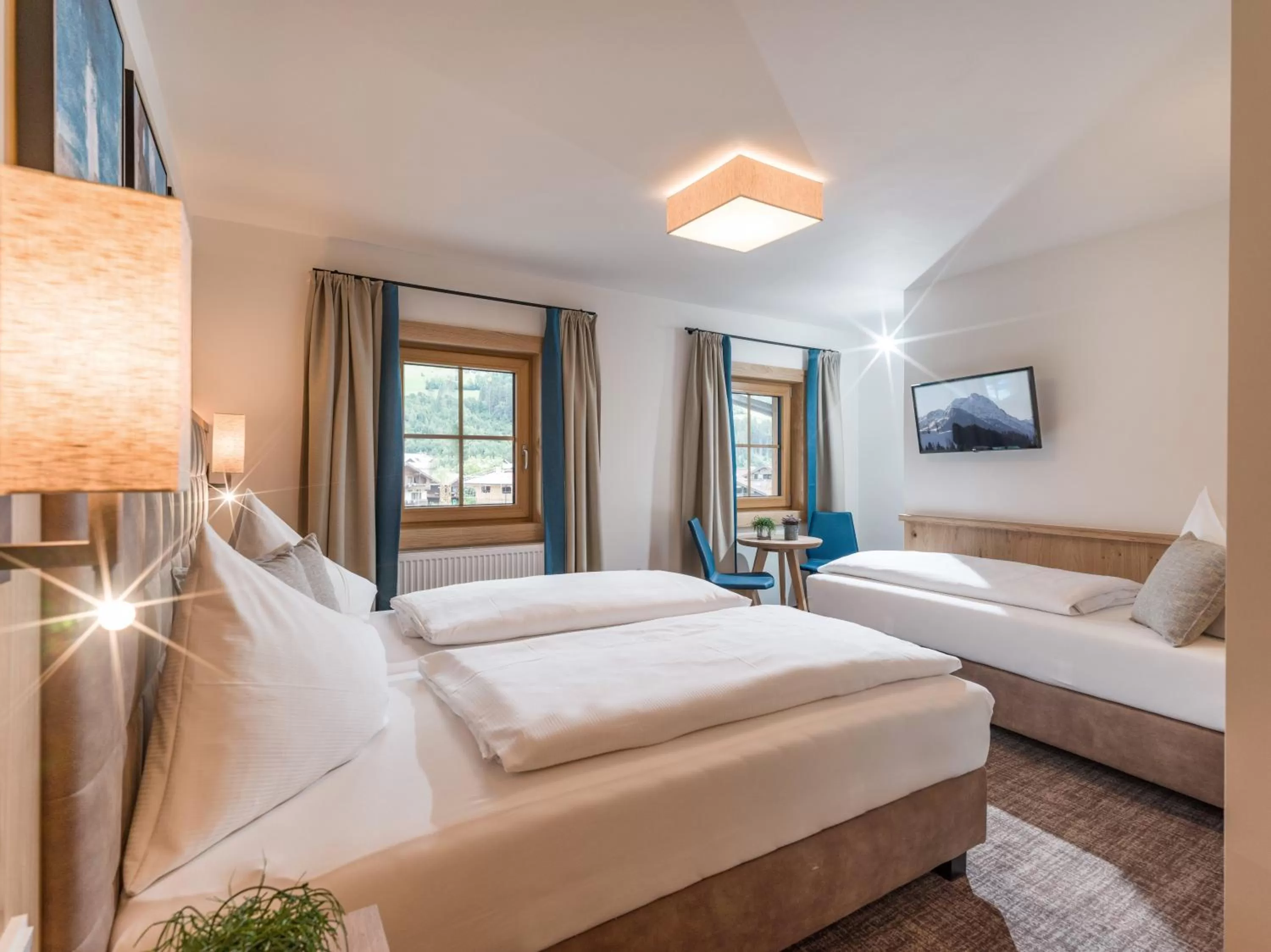 Photo of the whole room, Bed in Alpen Glück Hotel Unterm Rain garni