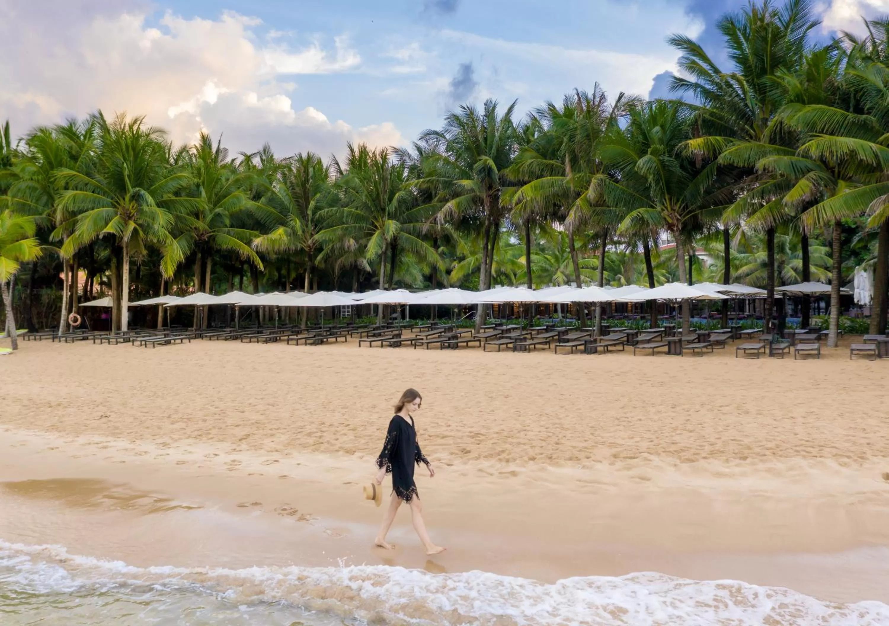 Beach in Salinda Resort Phu Quoc - Sparkling Wine Breakfast