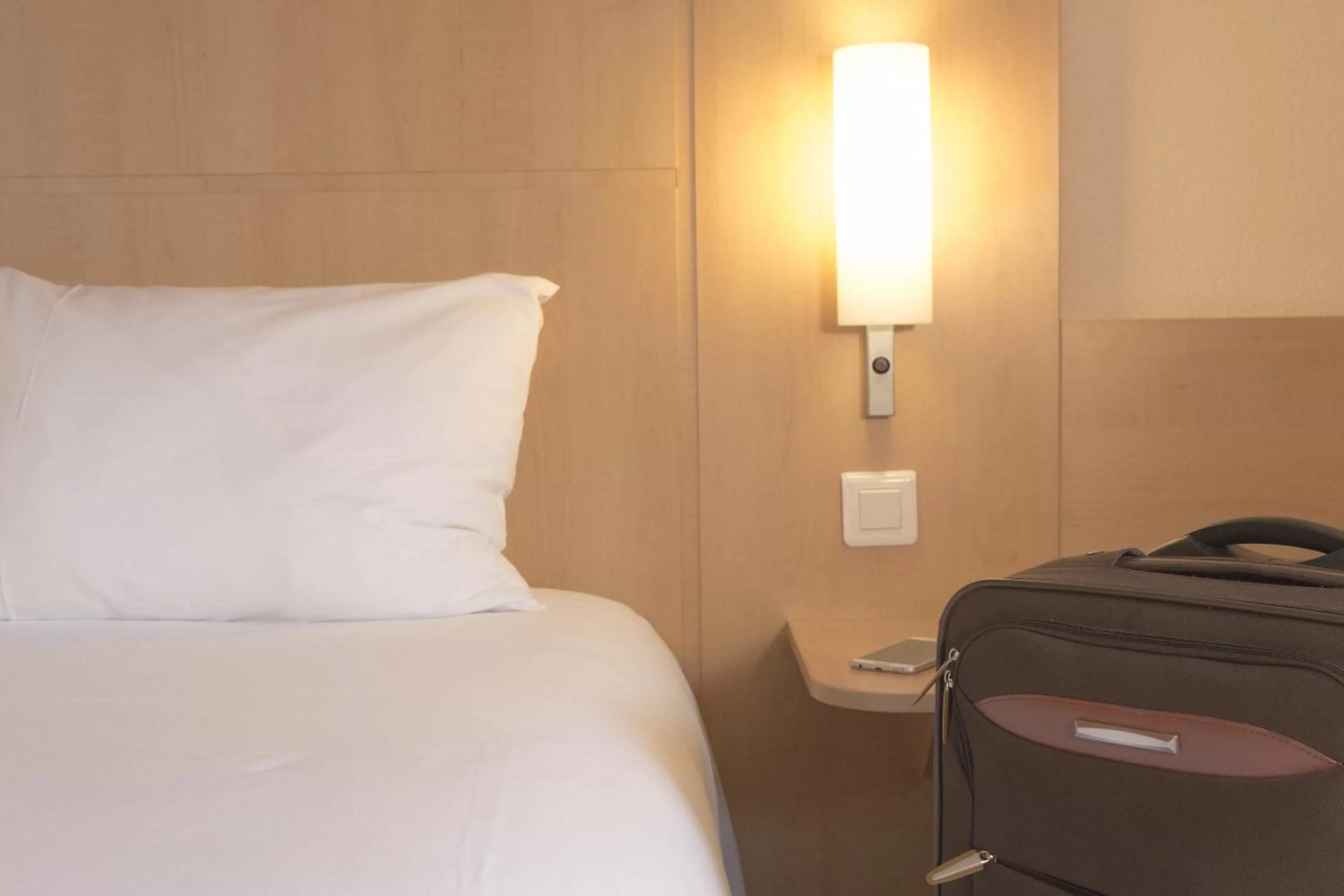 Bedroom, Bed in ibis Lille Lomme Centre