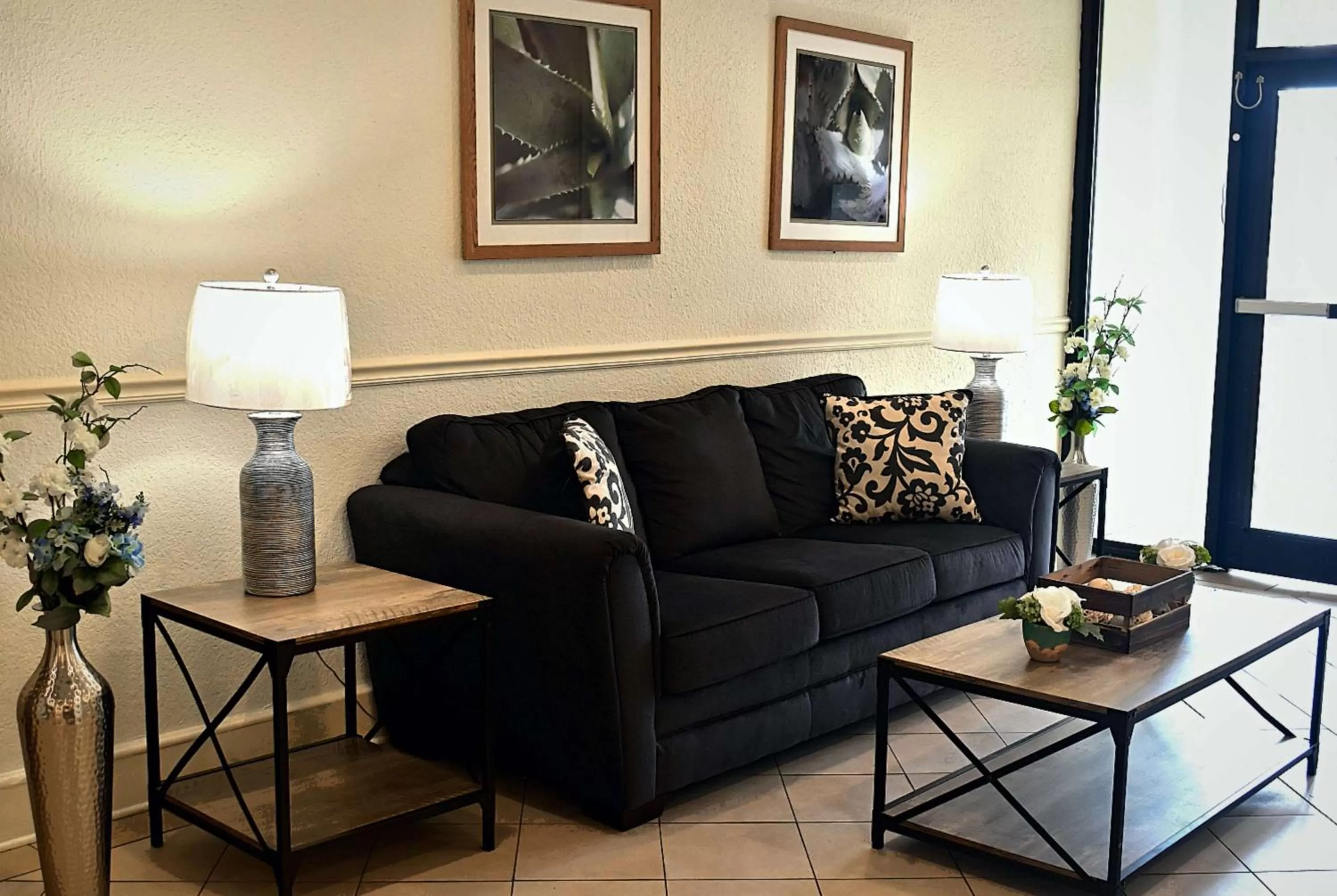 Lobby or reception in La Quinta by Wyndham Nashville Airport/Opryland