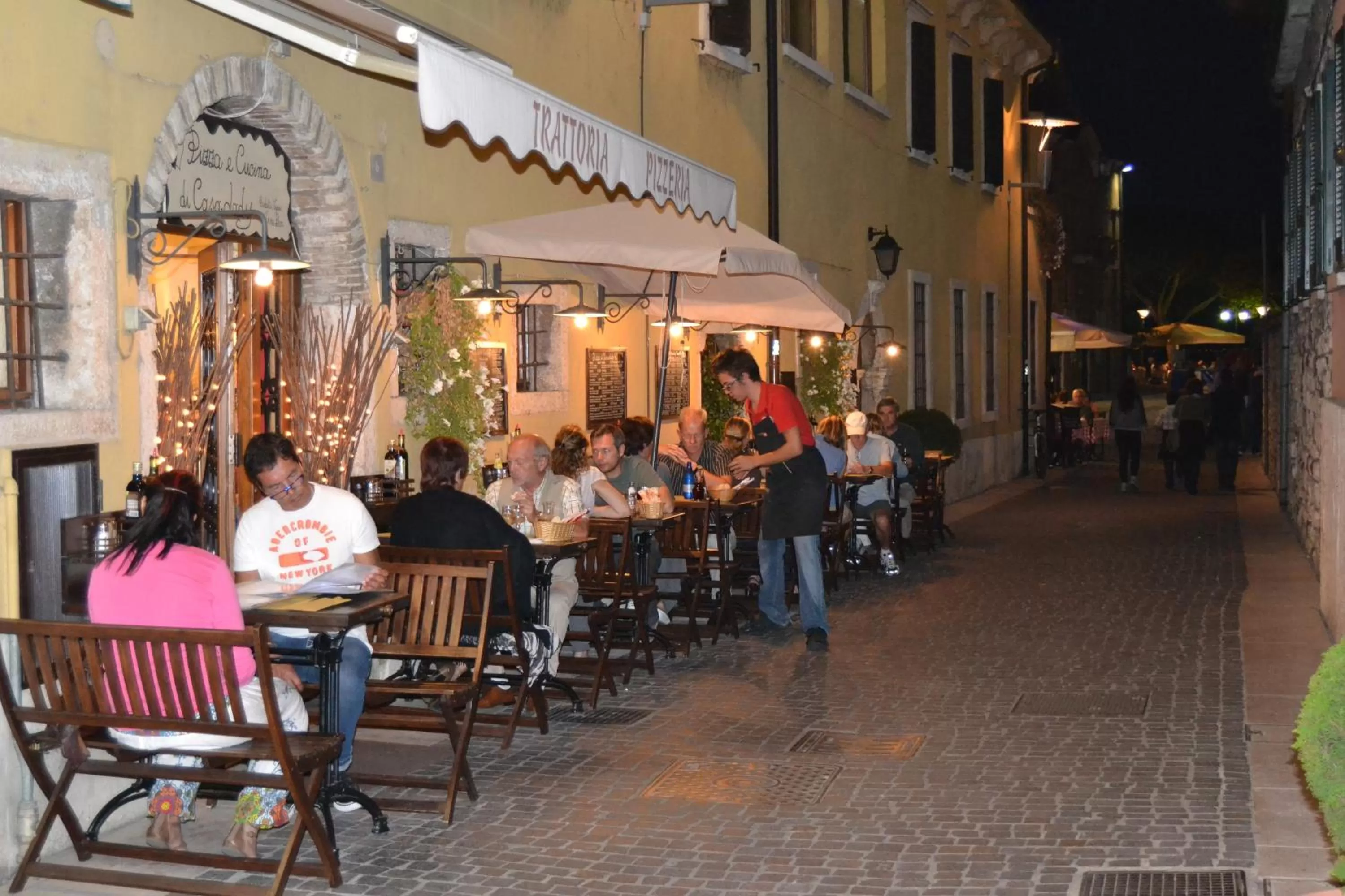 Restaurant/places to eat in Casa Lady