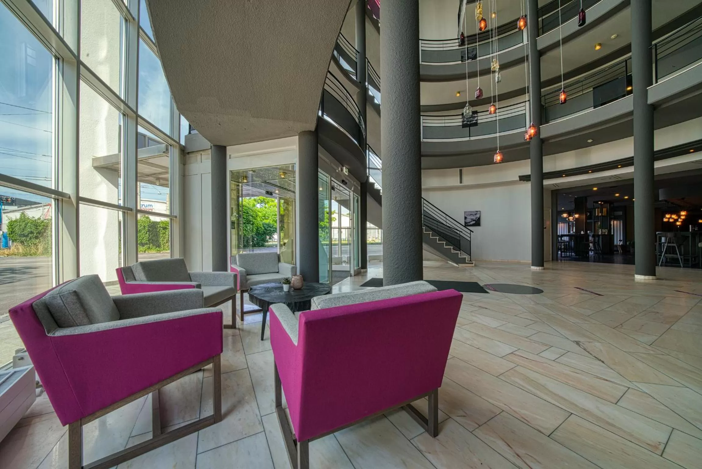 Lobby or reception in FourSide Hotel Salzburg Messe, Trademark Collection by Wyndham