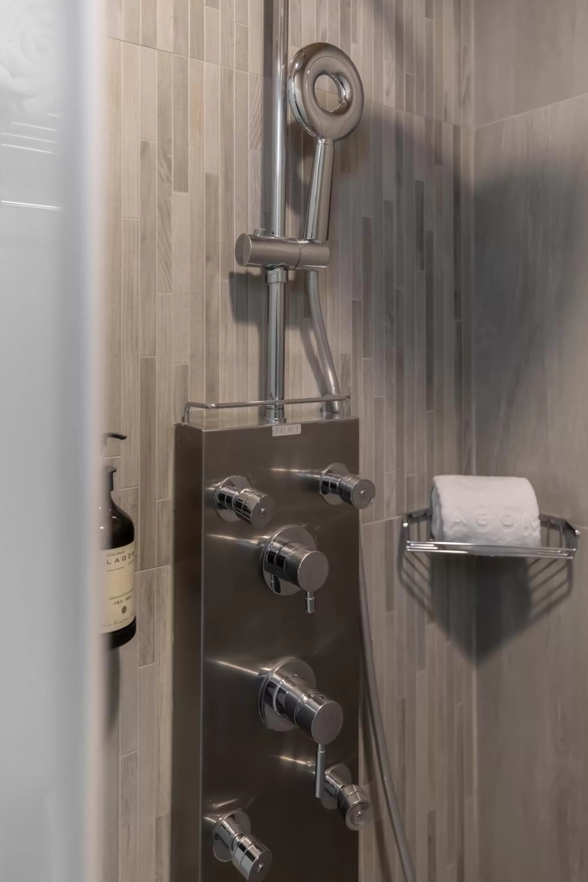 Shower in Hotel YAM LAGOM