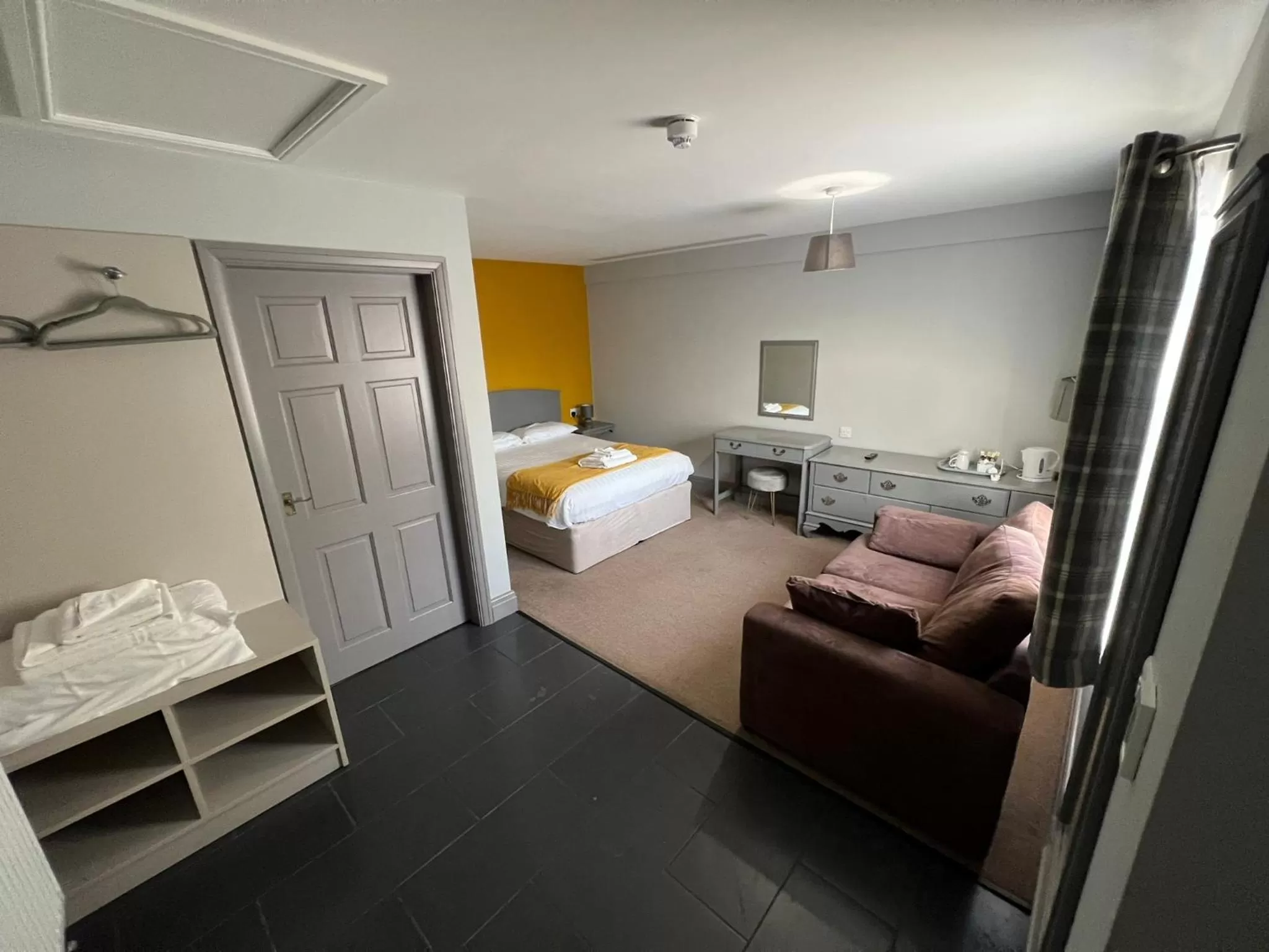 Bedroom, Bed in The Black Horse Inn