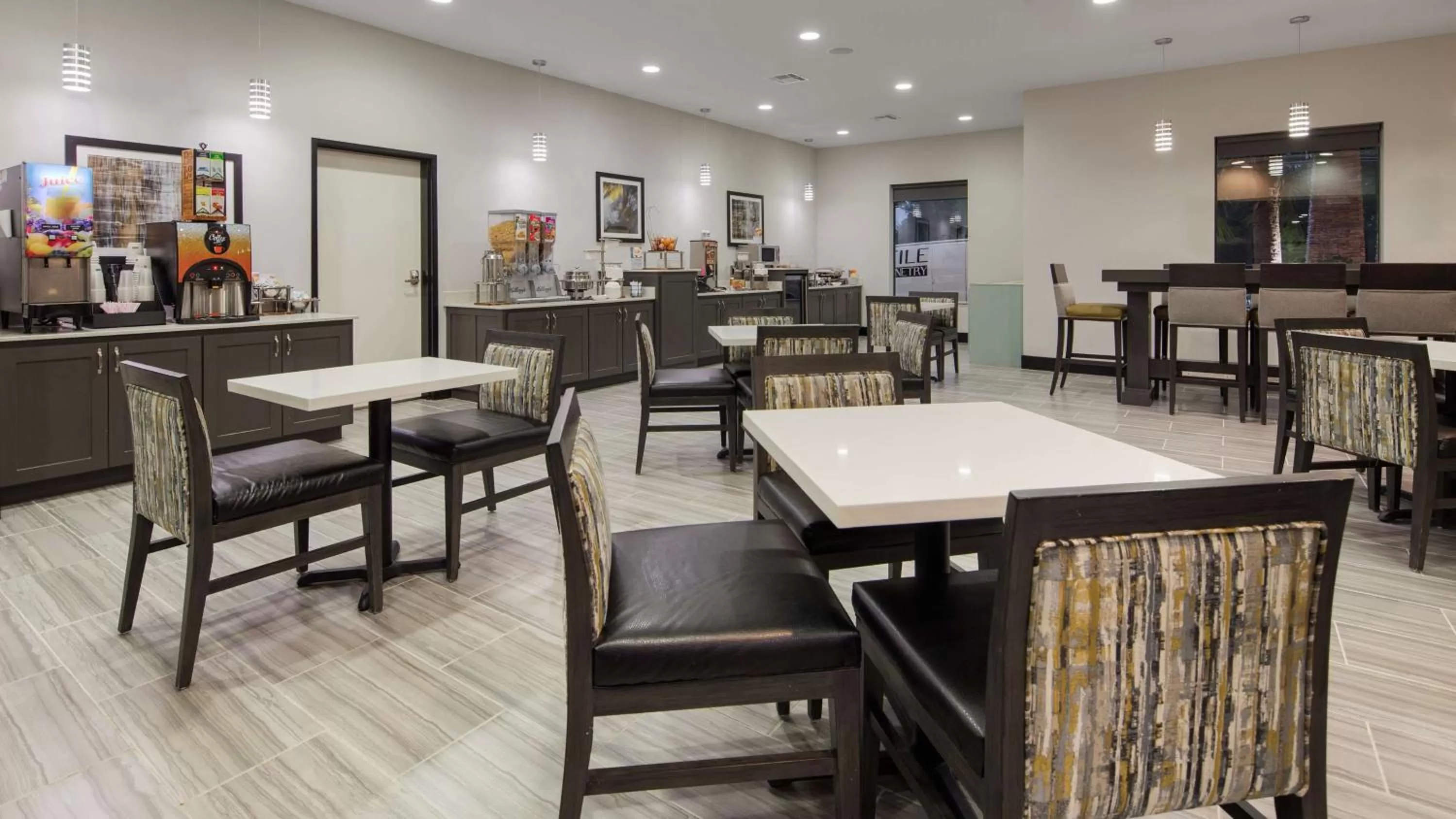 Restaurant/places to eat in Best Western Plus Regency Park