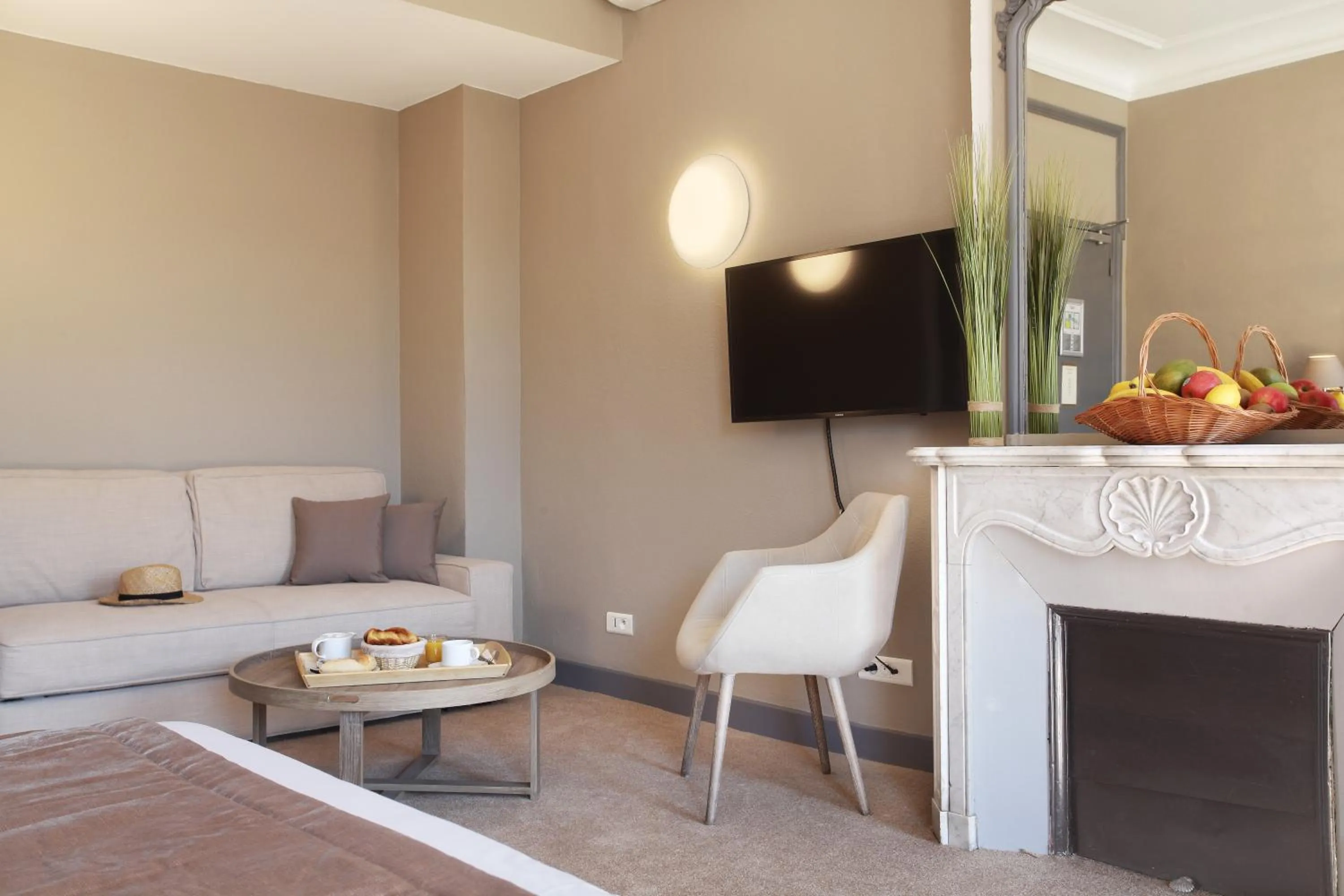 Photo of the whole room in Hôtel La Villa Tosca