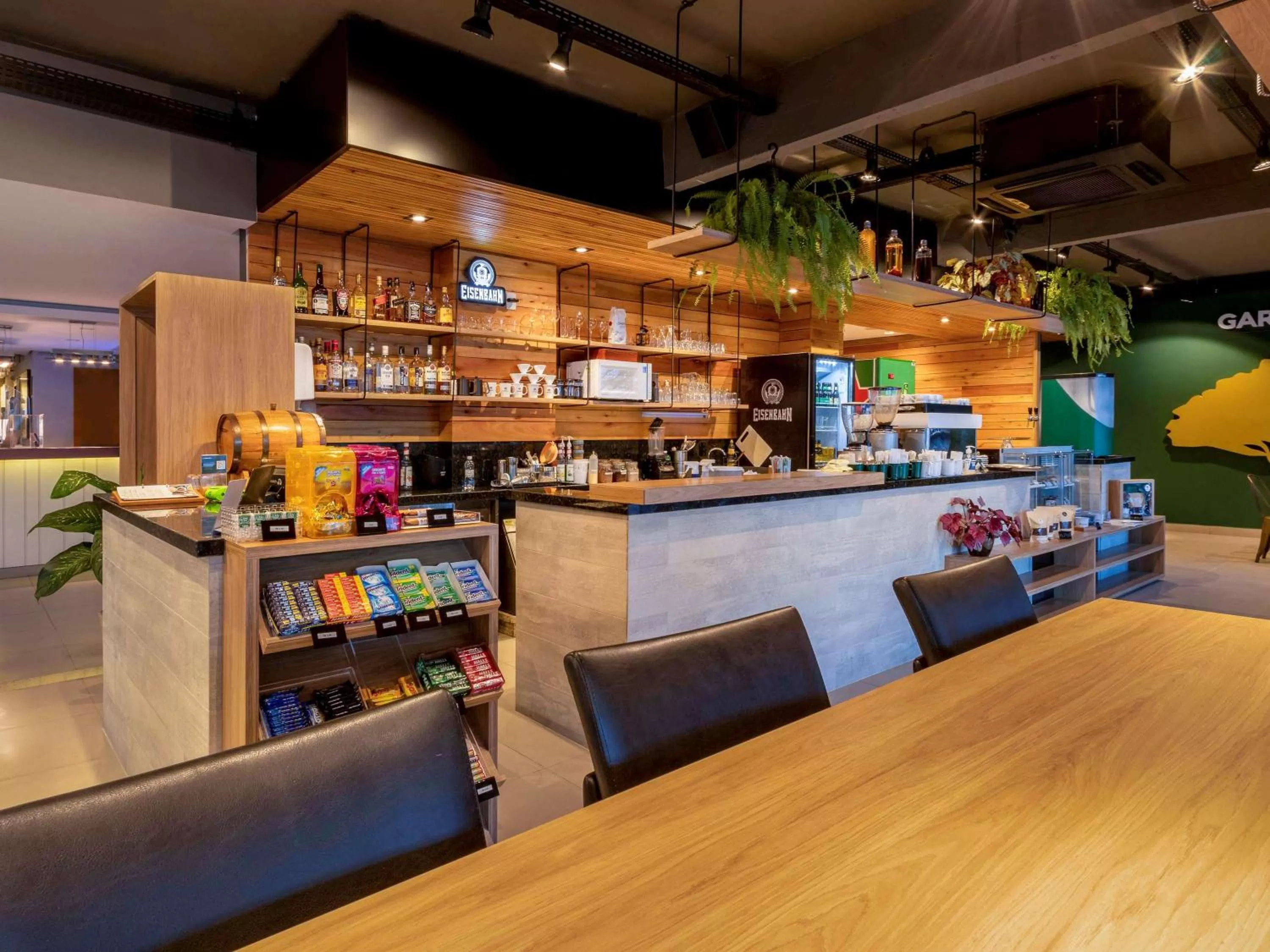 Restaurant/places to eat in Mercure Florianópolis