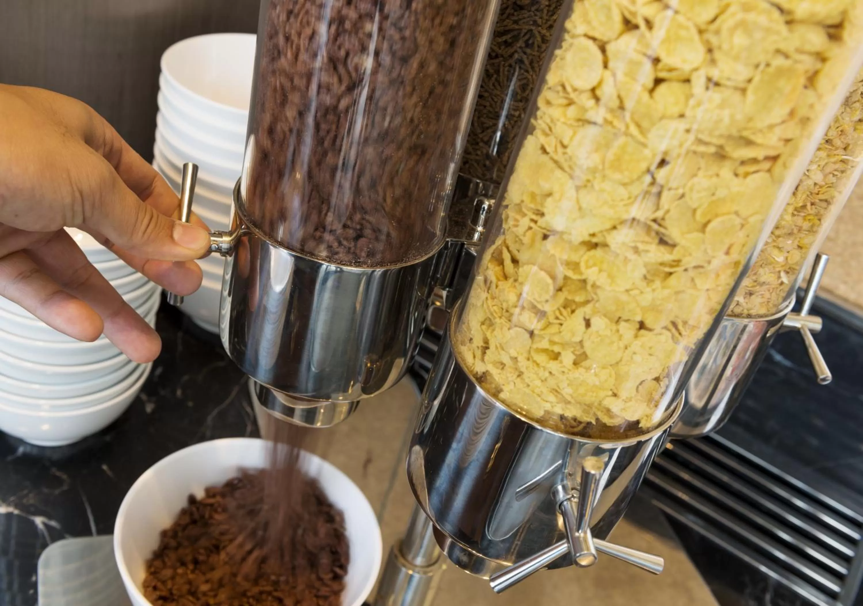 Restaurant/places to eat in Holiday Inn Express Jakarta International Expo by IHG