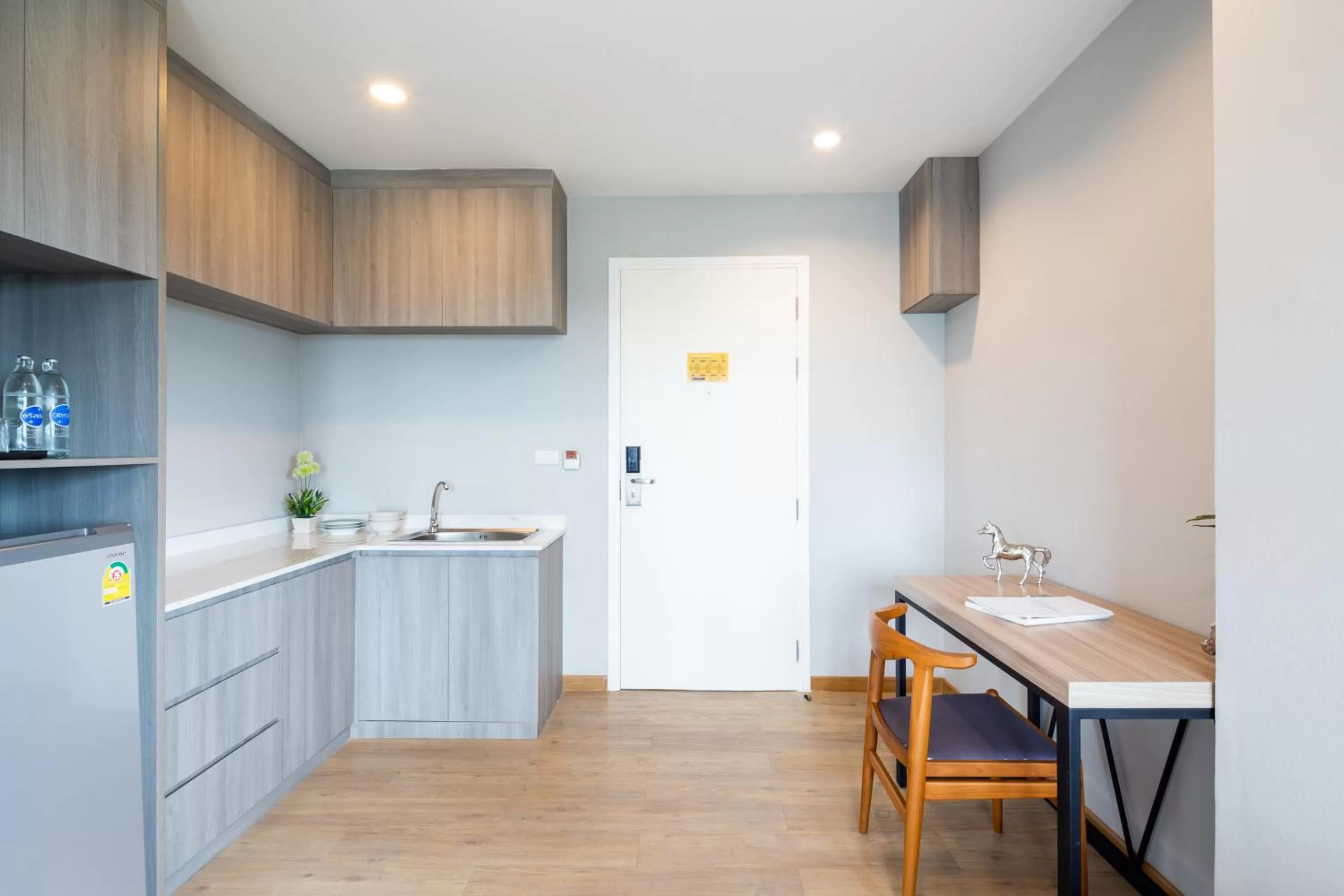 Kitchen or kitchenette in Horsehill Hotel Sriracha