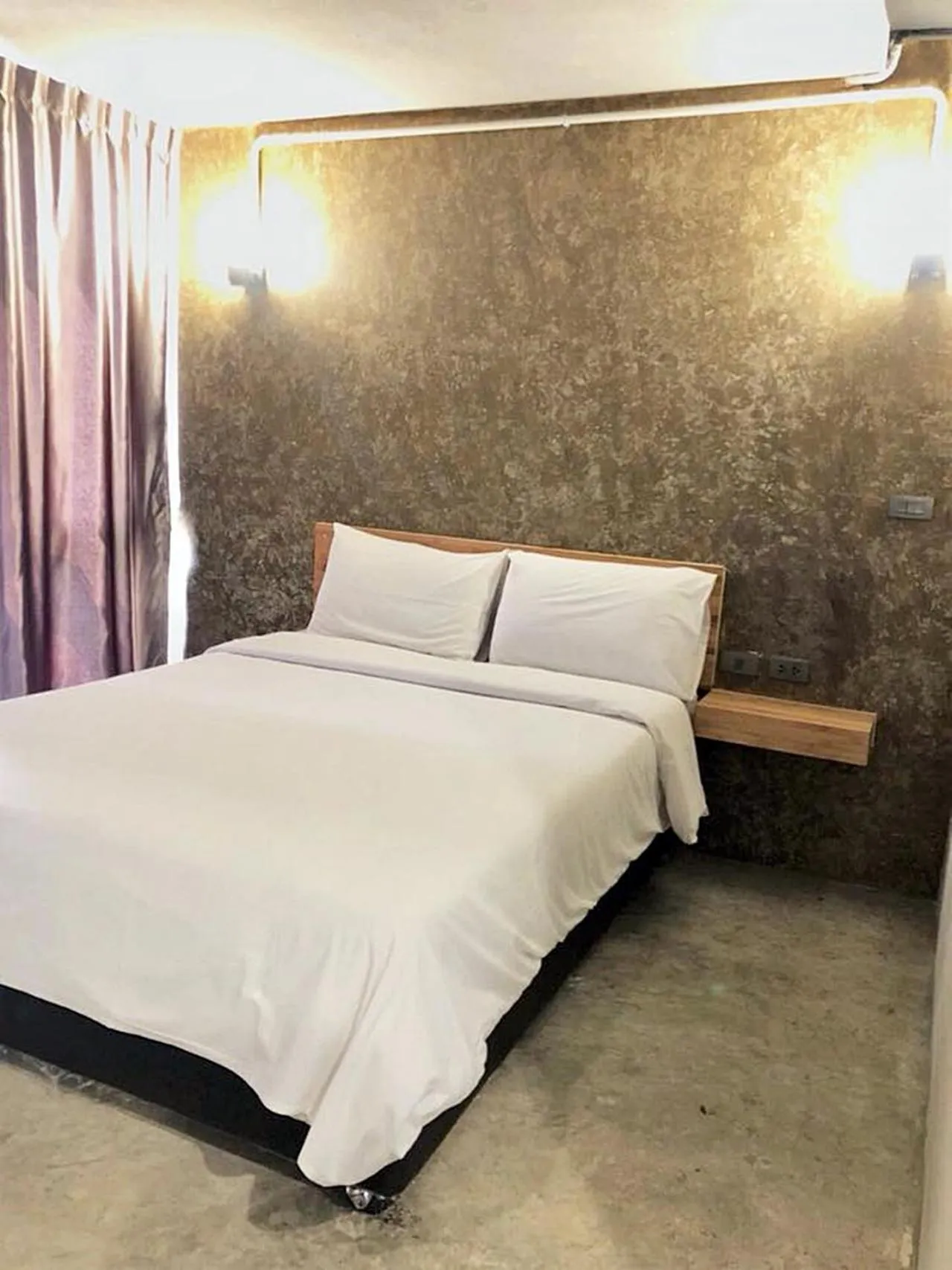 Bed in Izen Plus Budget Hotel & Residence