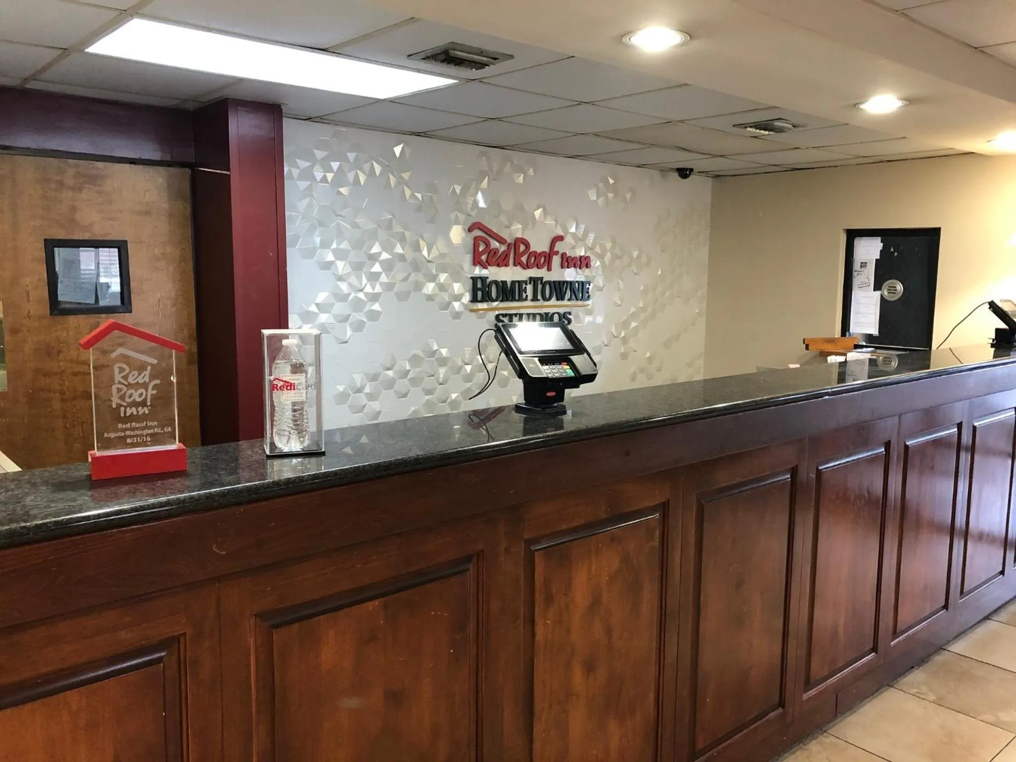 Lobby or reception in HomeTowne Studios by Red Roof Augusta