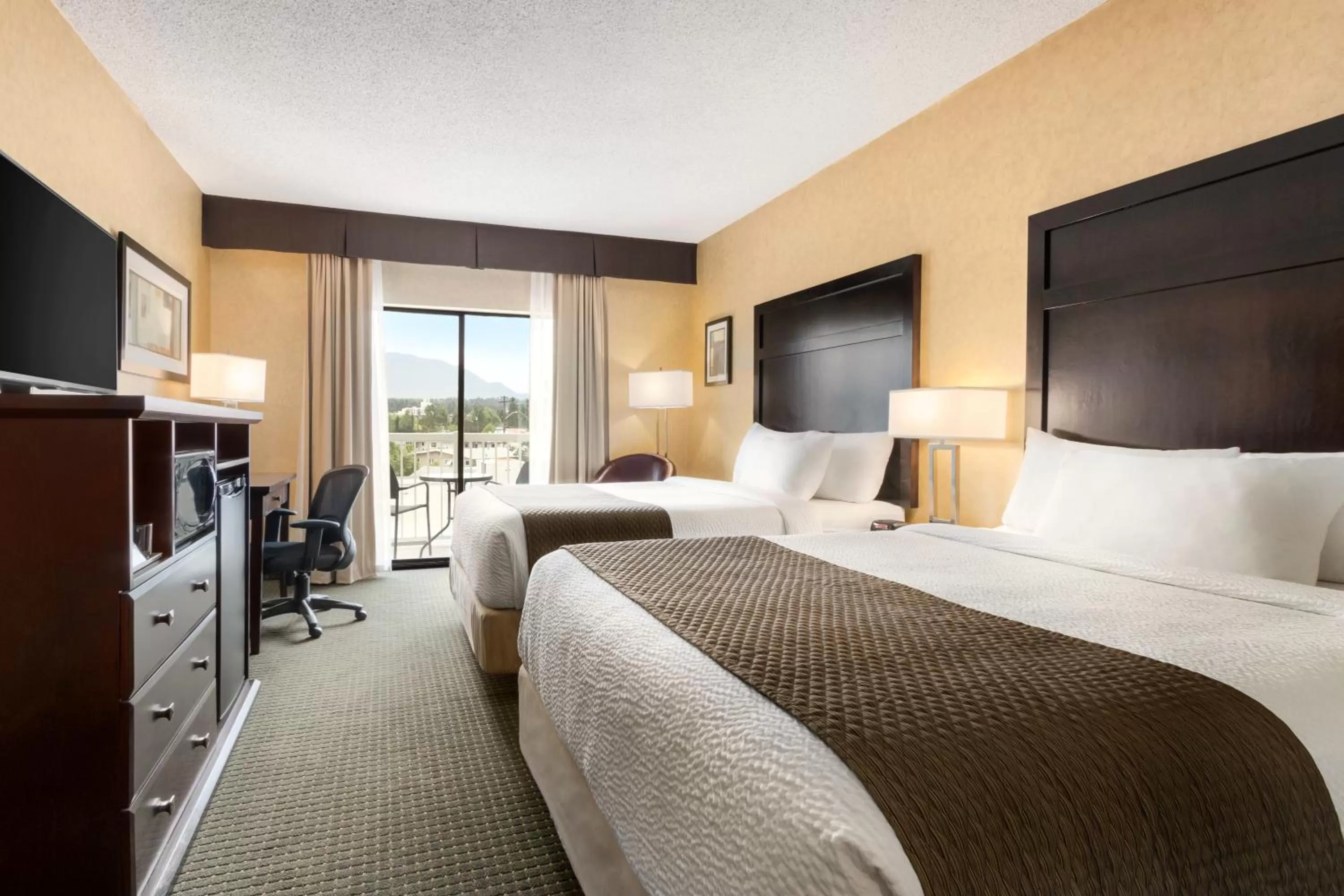 Bed in Days Inn by Wyndham Cranbrook Conference Centre