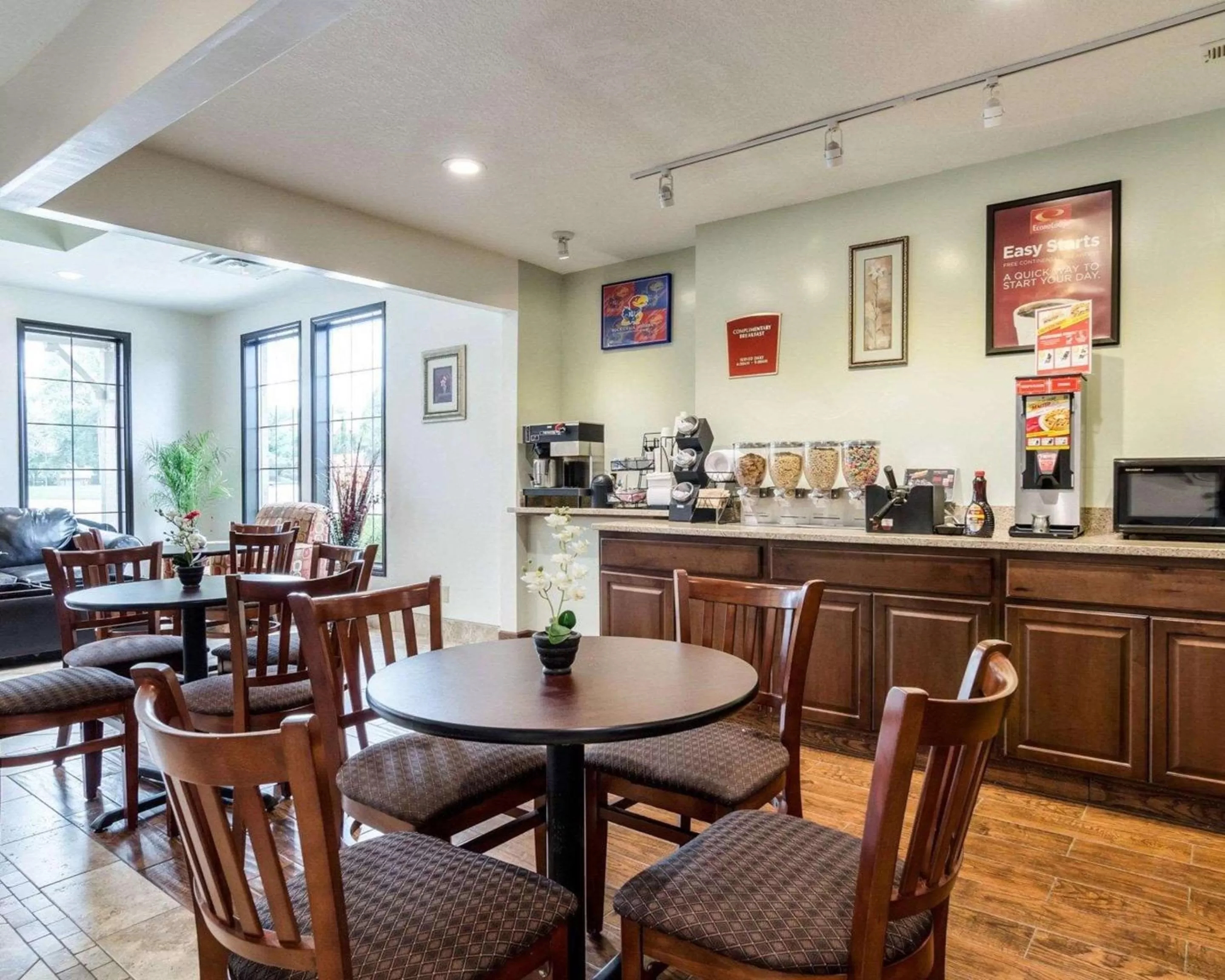 Breakfast in Econo Lodge University